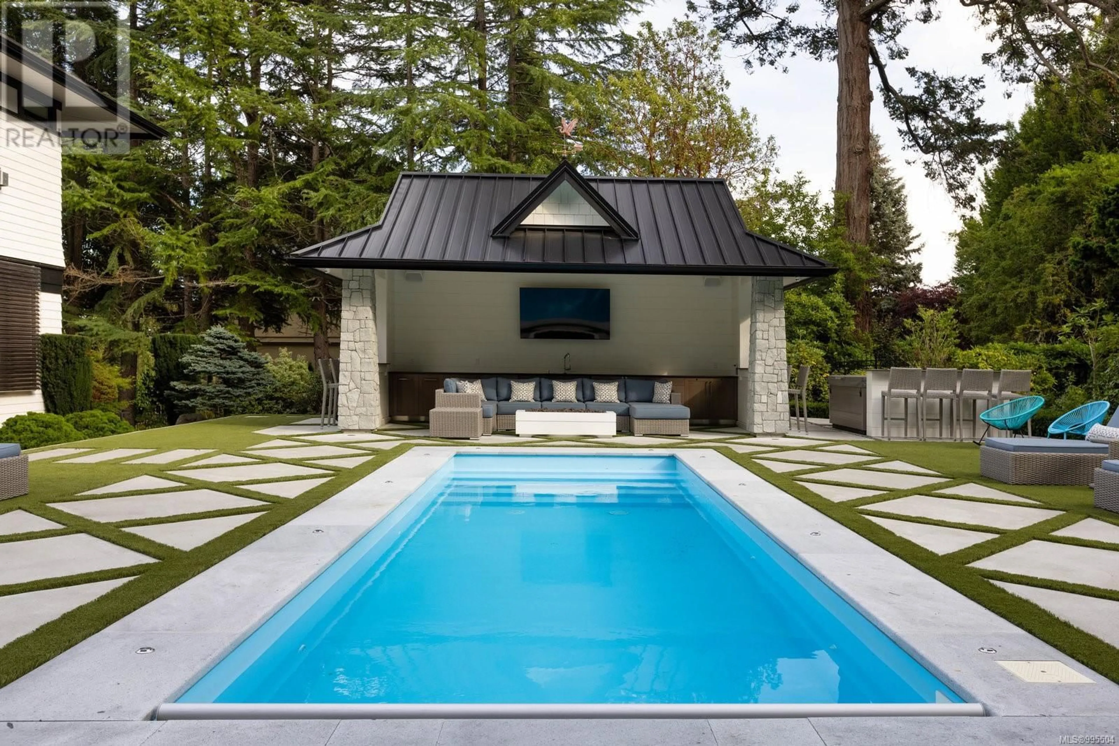 Pool for 3375 RIPON ROAD, Oak Bay British Columbia V8R6G8