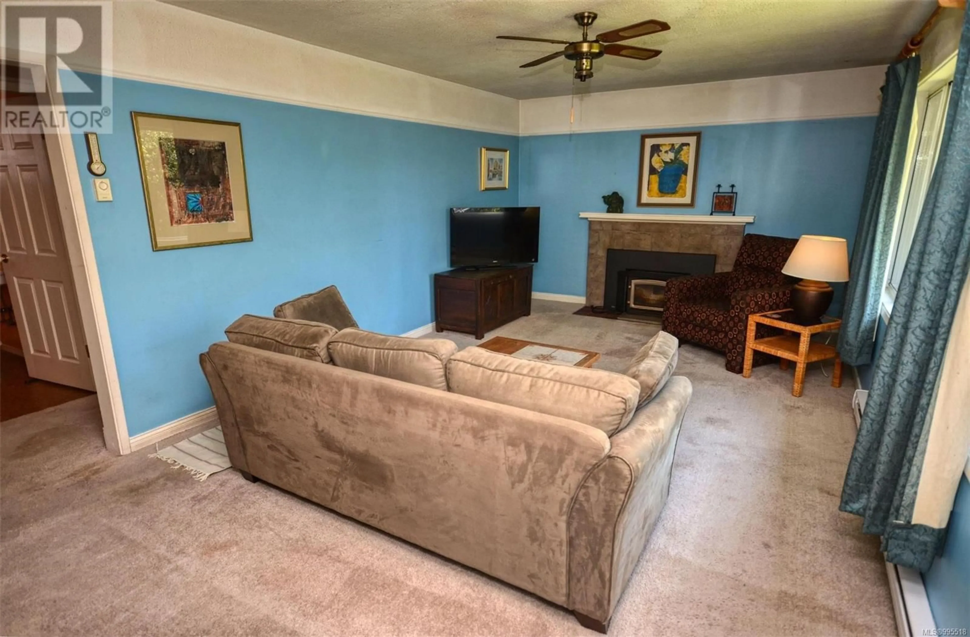 Living room with furniture, unknown for 490 GOLDSTREAM AVENUE, Langford British Columbia V9B2W5