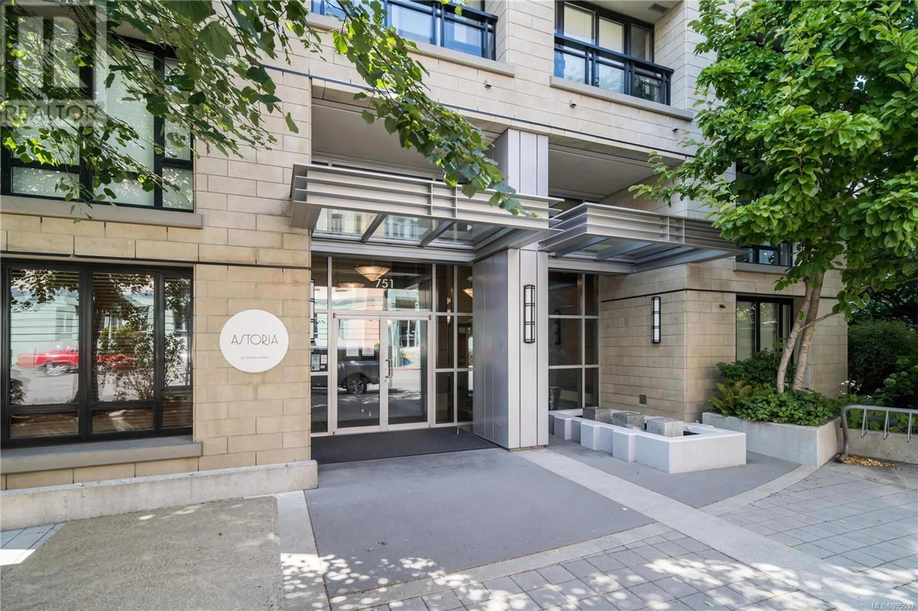 Indoor foyer for 603 - 751 FAIRFIELD ROAD, Victoria British Columbia V8W4A4