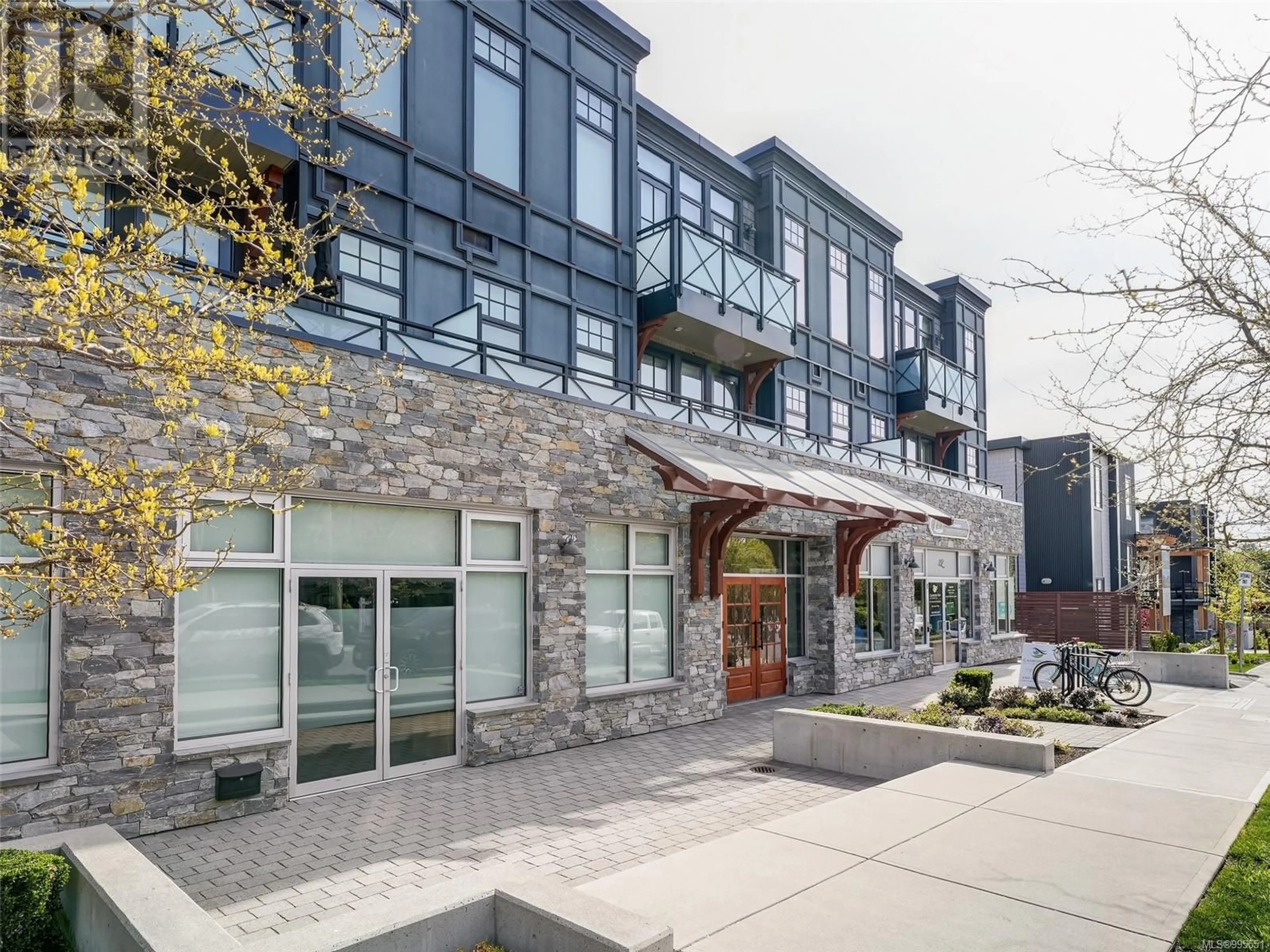 Patio, building for 203 - 2580 PENRHYN STREET, Saanich British Columbia V8N1G3
