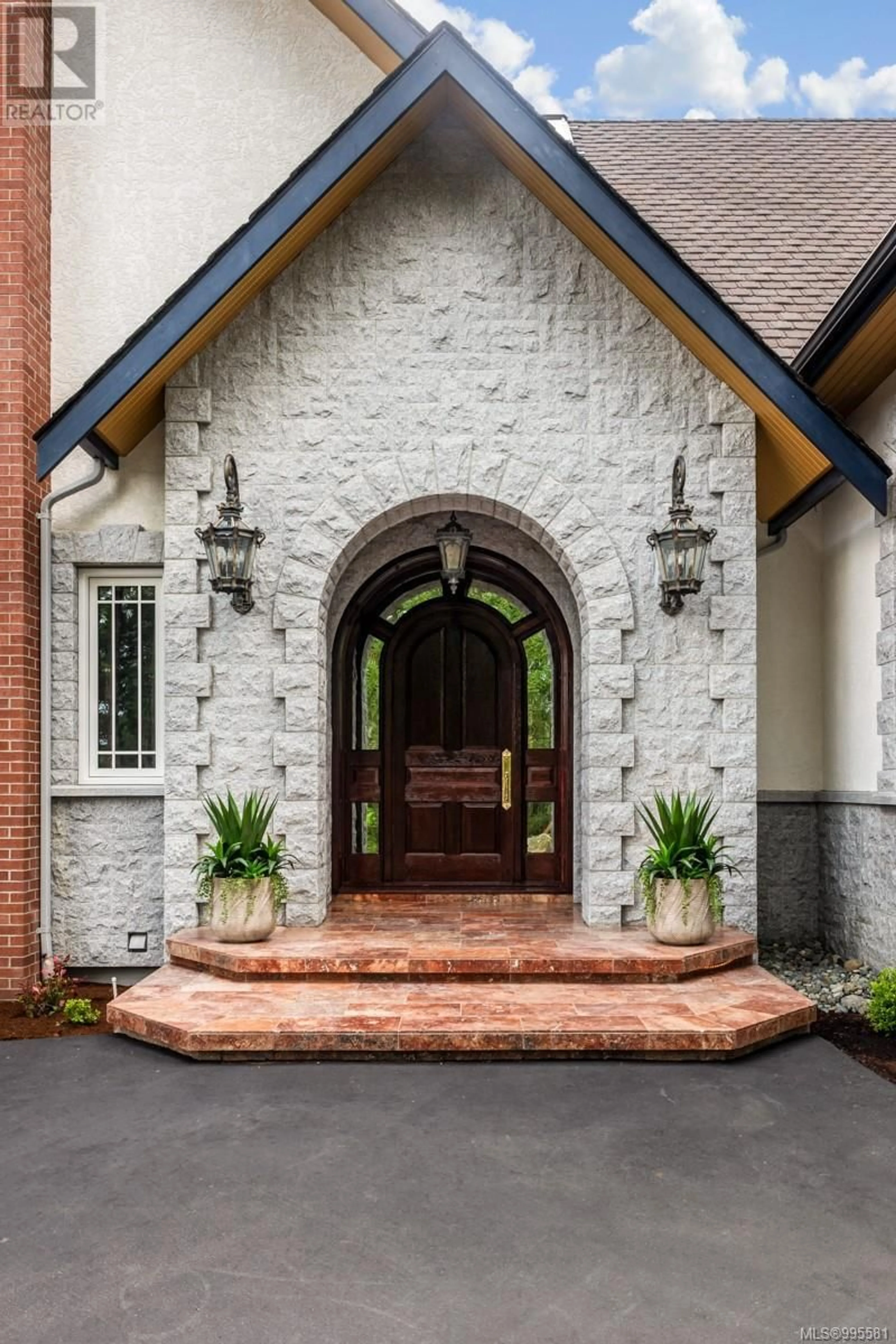 Home with brick exterior material, street for 625 LORIMER PLACE, Highlands British Columbia V9B6G3