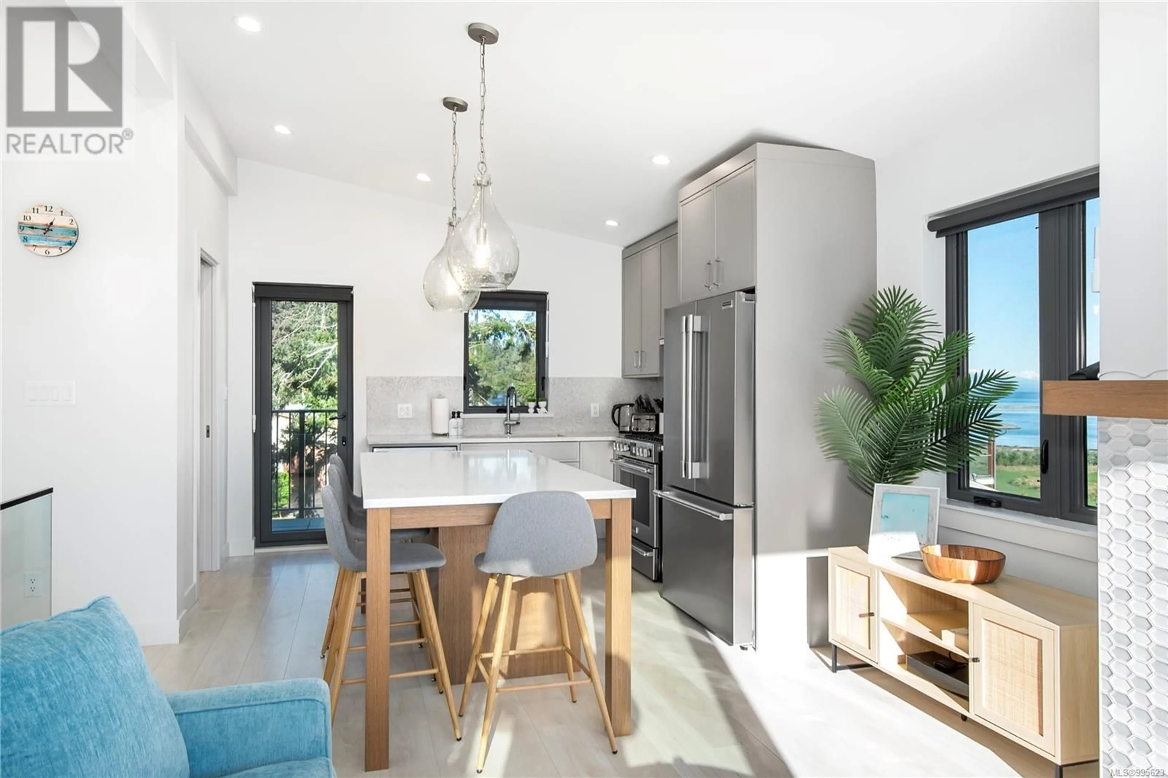 Contemporary kitchen, unknown for 4 - 9022 CLARKSON AVENUE, Black Creek British Columbia V9J1B2