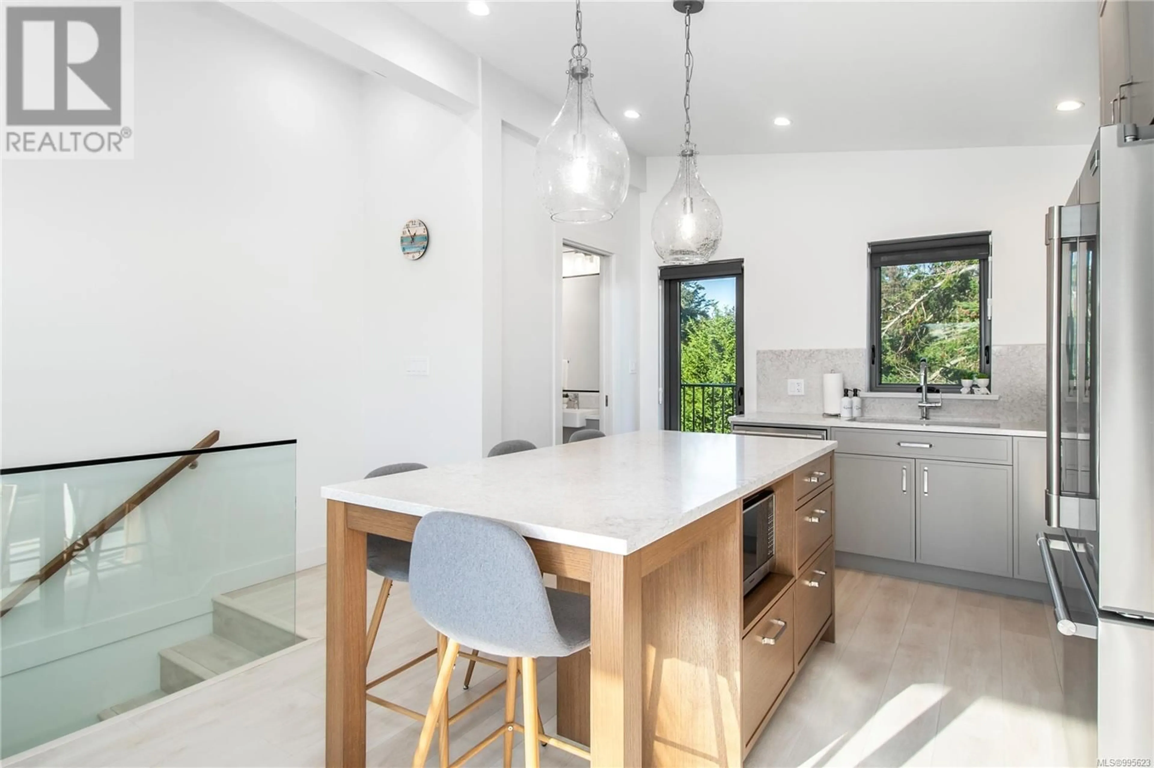 Contemporary kitchen, unknown for 4 - 9022 CLARKSON AVENUE, Black Creek British Columbia V9J1B2