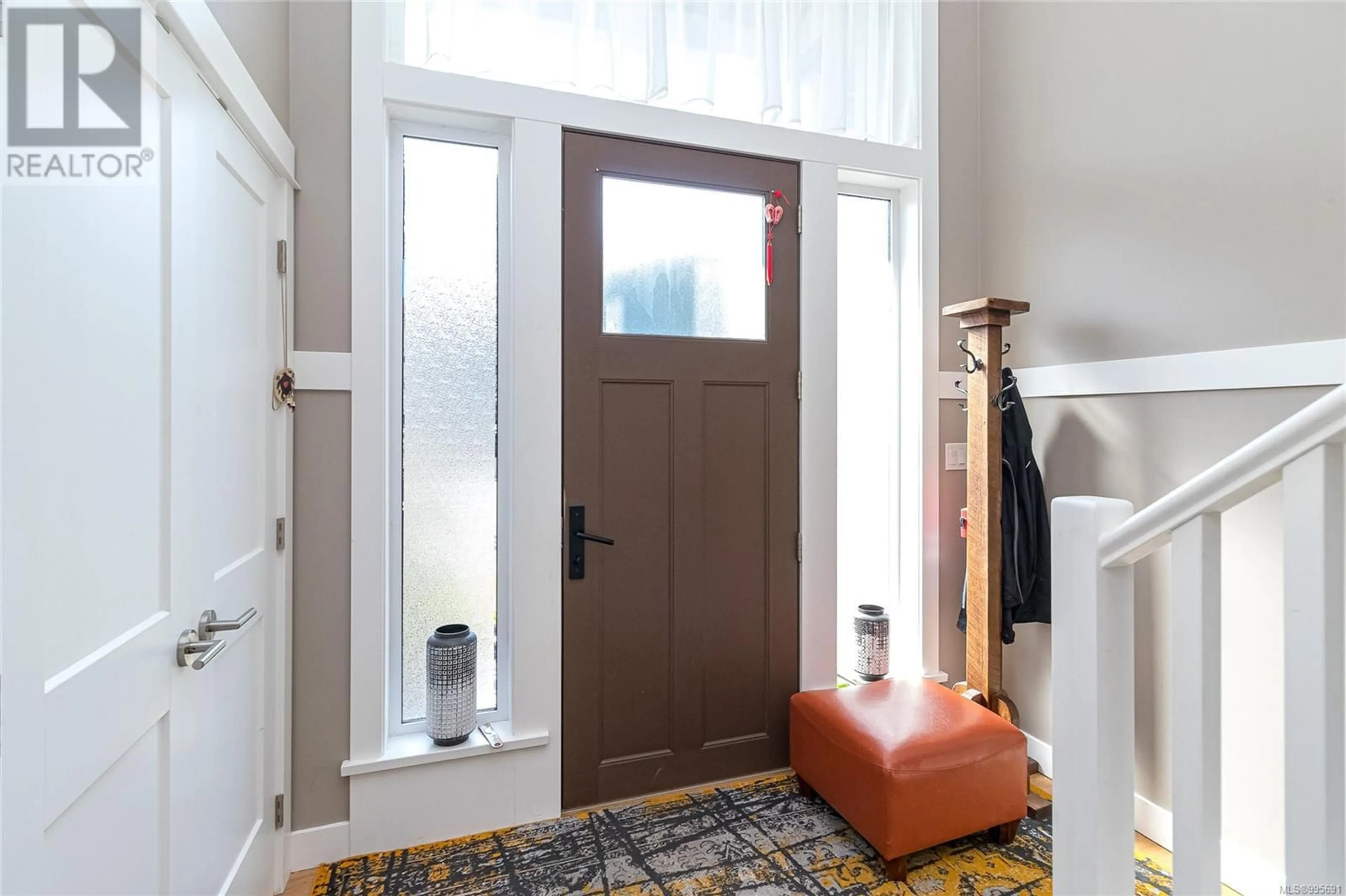 Indoor entryway for 515 BICKFORD WAY, Mill Bay British Columbia V0R2P0