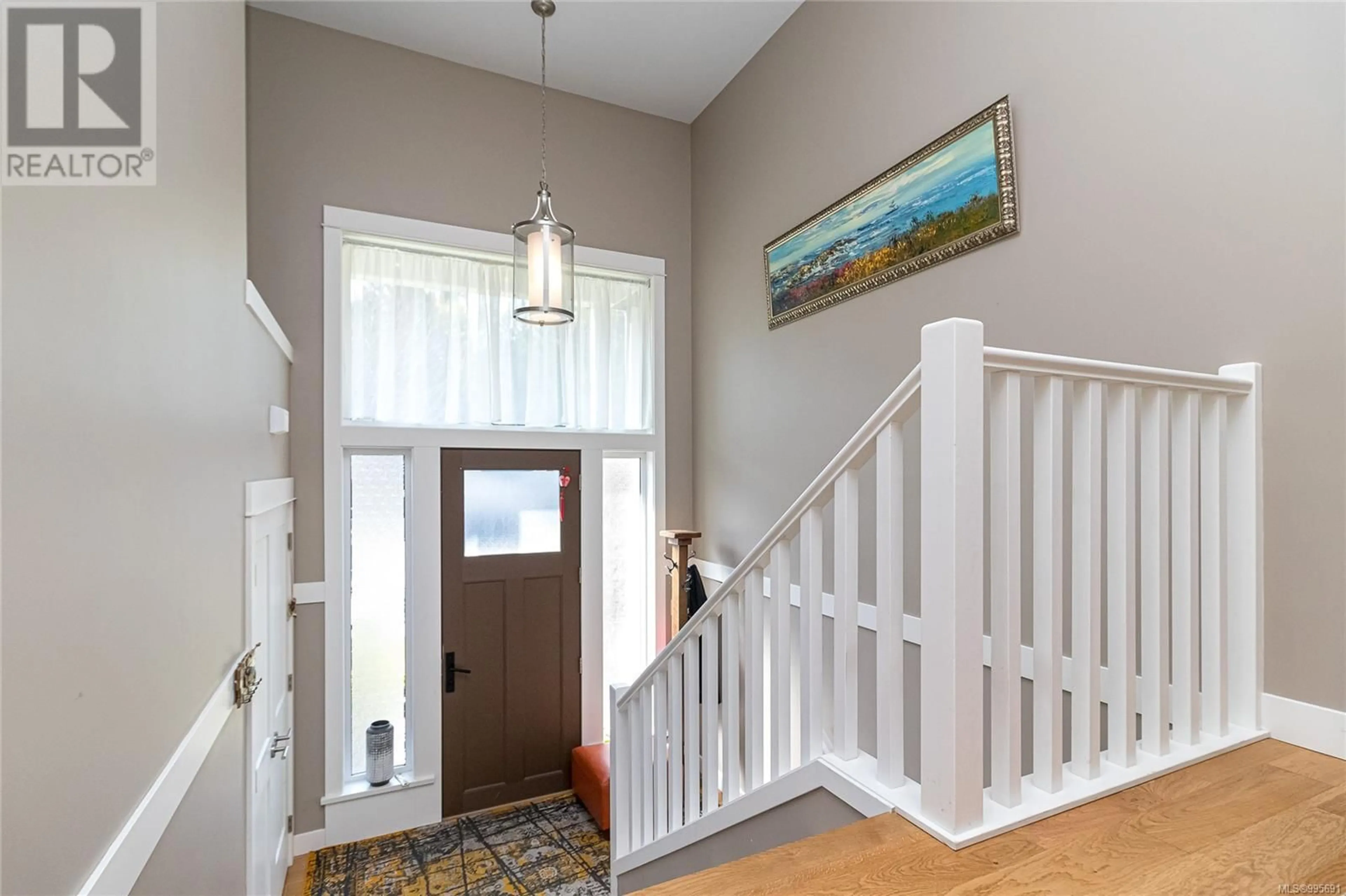 Indoor foyer for 515 BICKFORD WAY, Mill Bay British Columbia V0R2P0