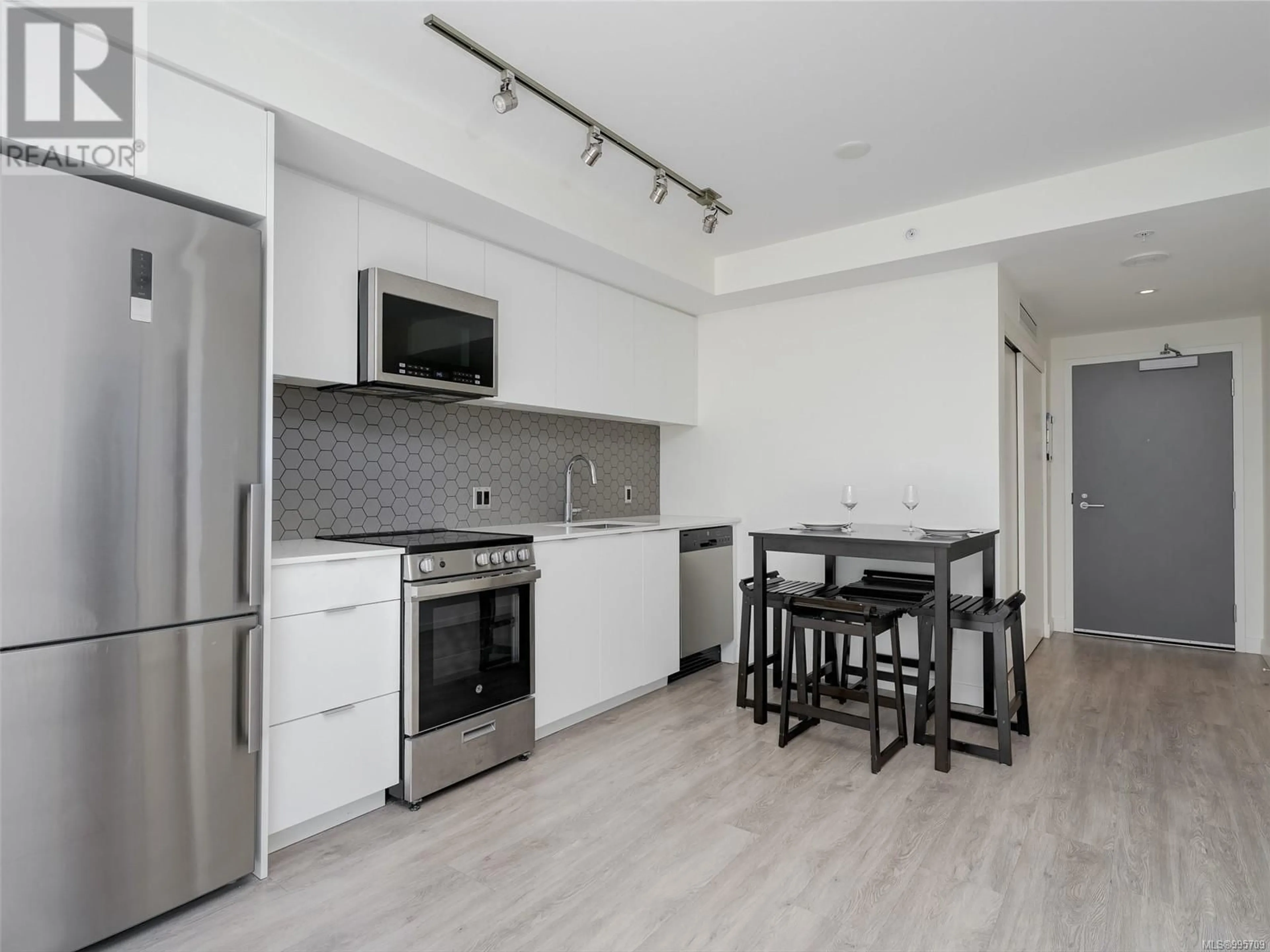 Standard kitchen, unknown for 1404 - 845 JOHNSON STREET, Victoria British Columbia V8W0G3