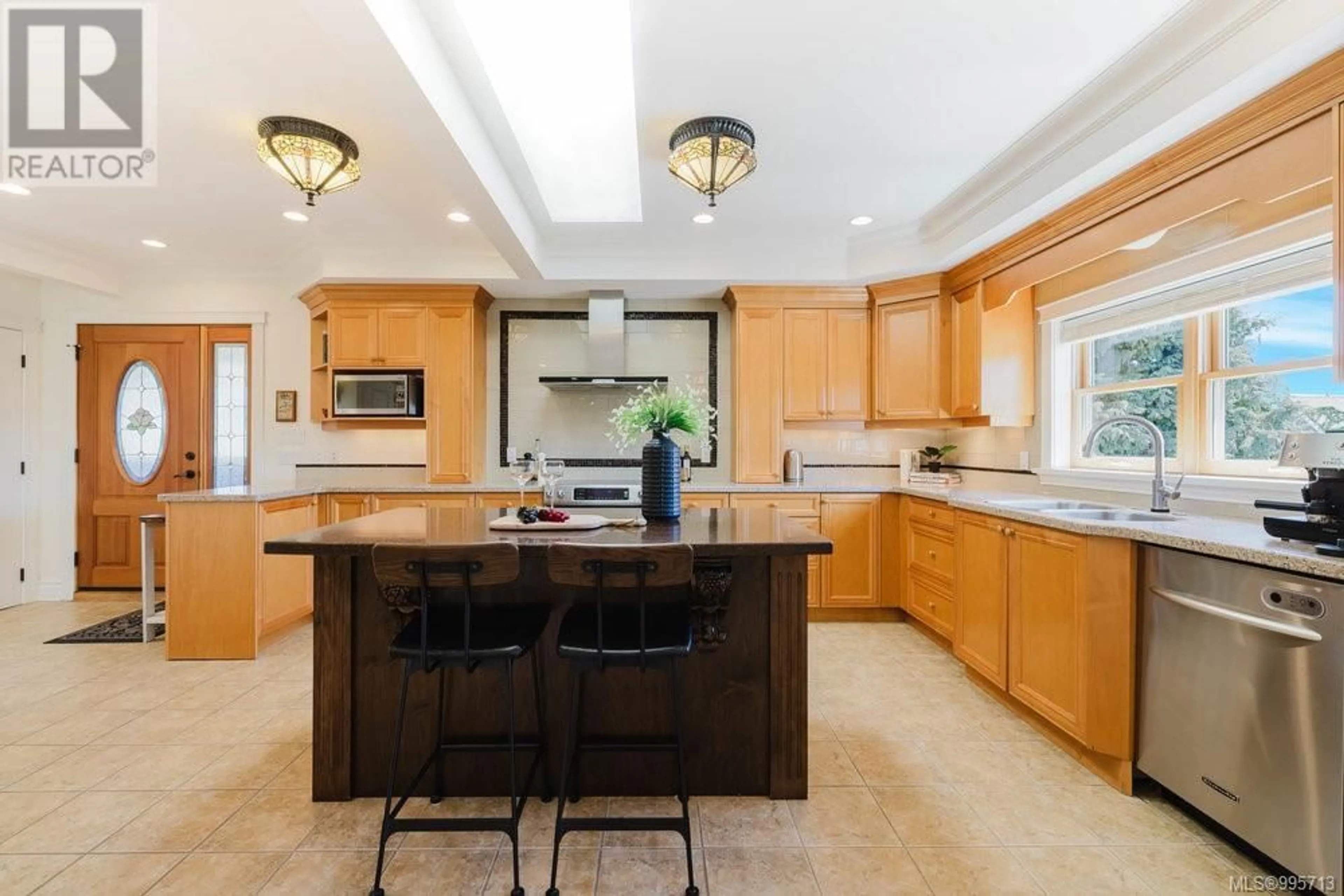 Open concept kitchen, ceramic/tile floor for 3 - 1200 RICHARDSON STREET, Victoria British Columbia V8V2E1