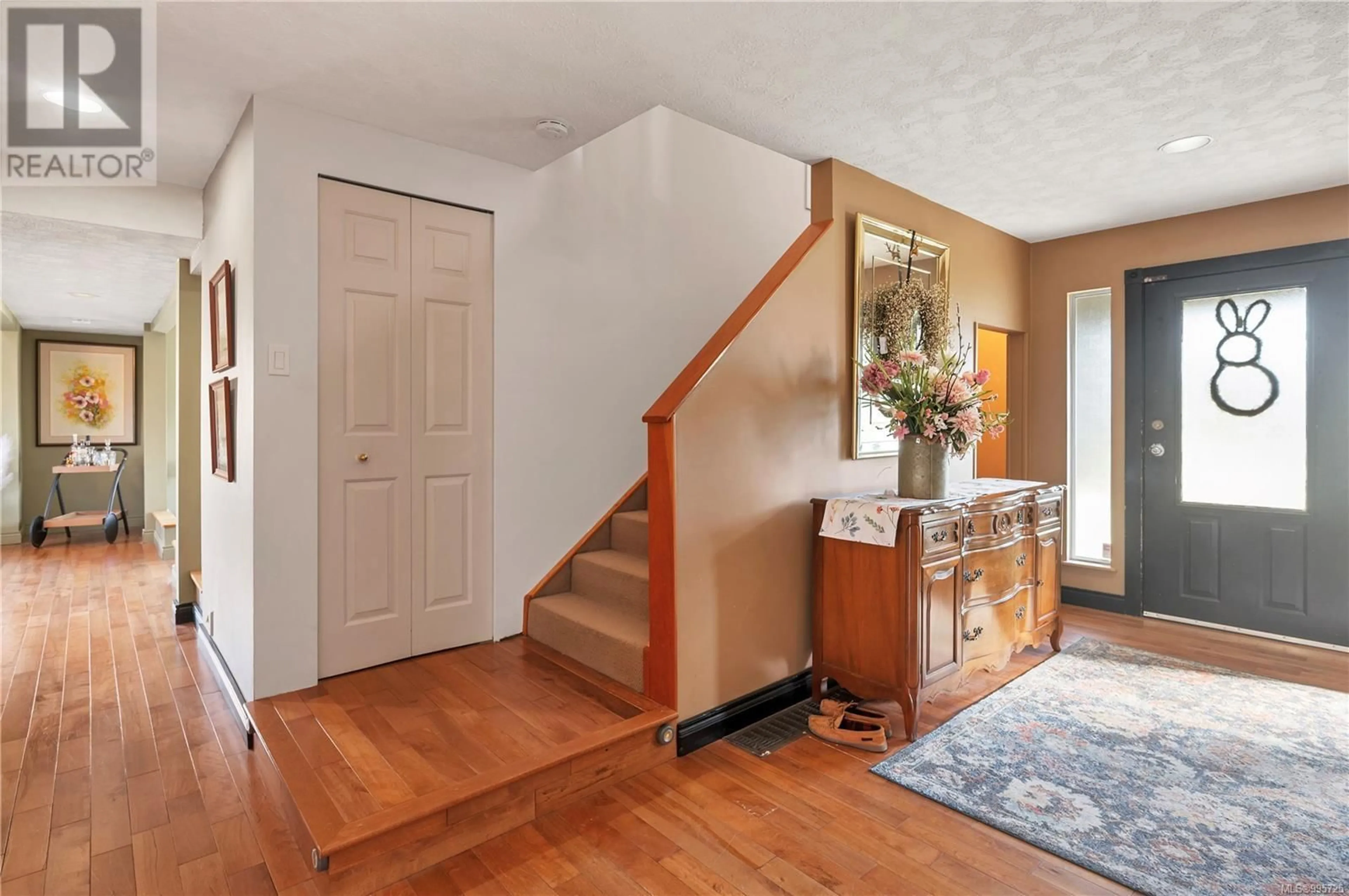Indoor entryway for 132 SKIPTON CRESCENT, Campbell River British Columbia V9H1H3