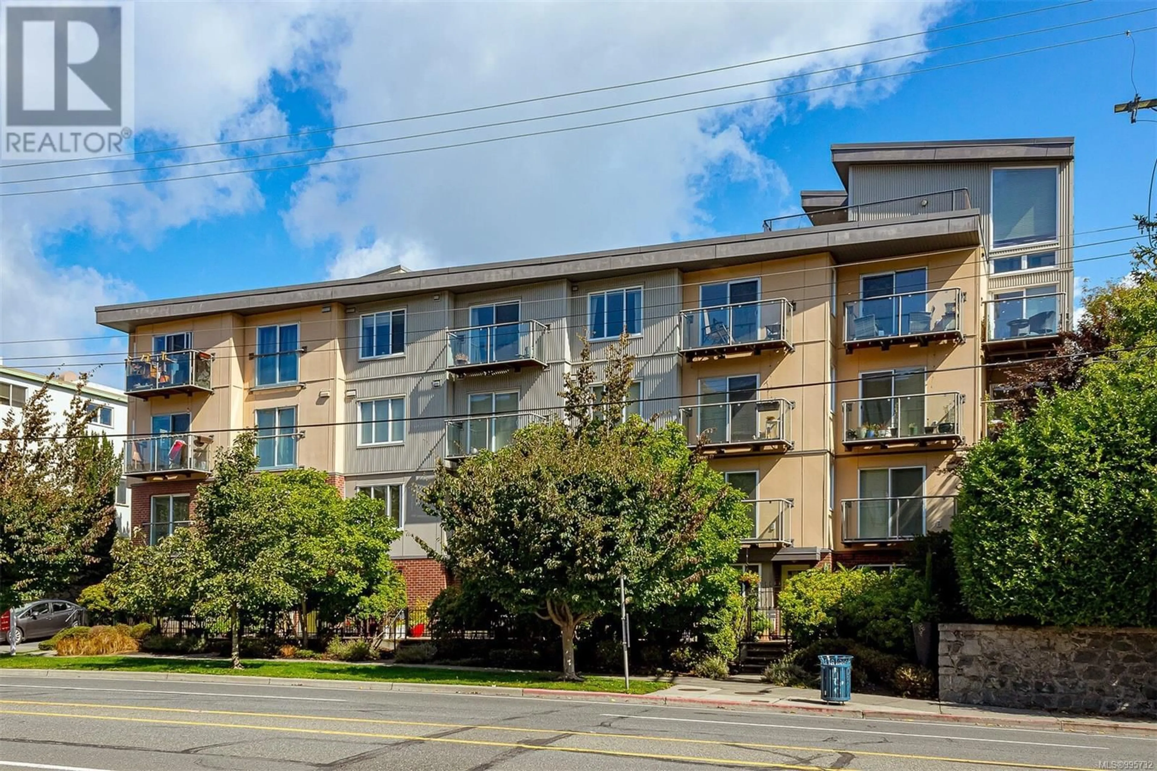 Patio, building for 306 - 356 GORGE ROAD EAST, Victoria British Columbia V8T2W2