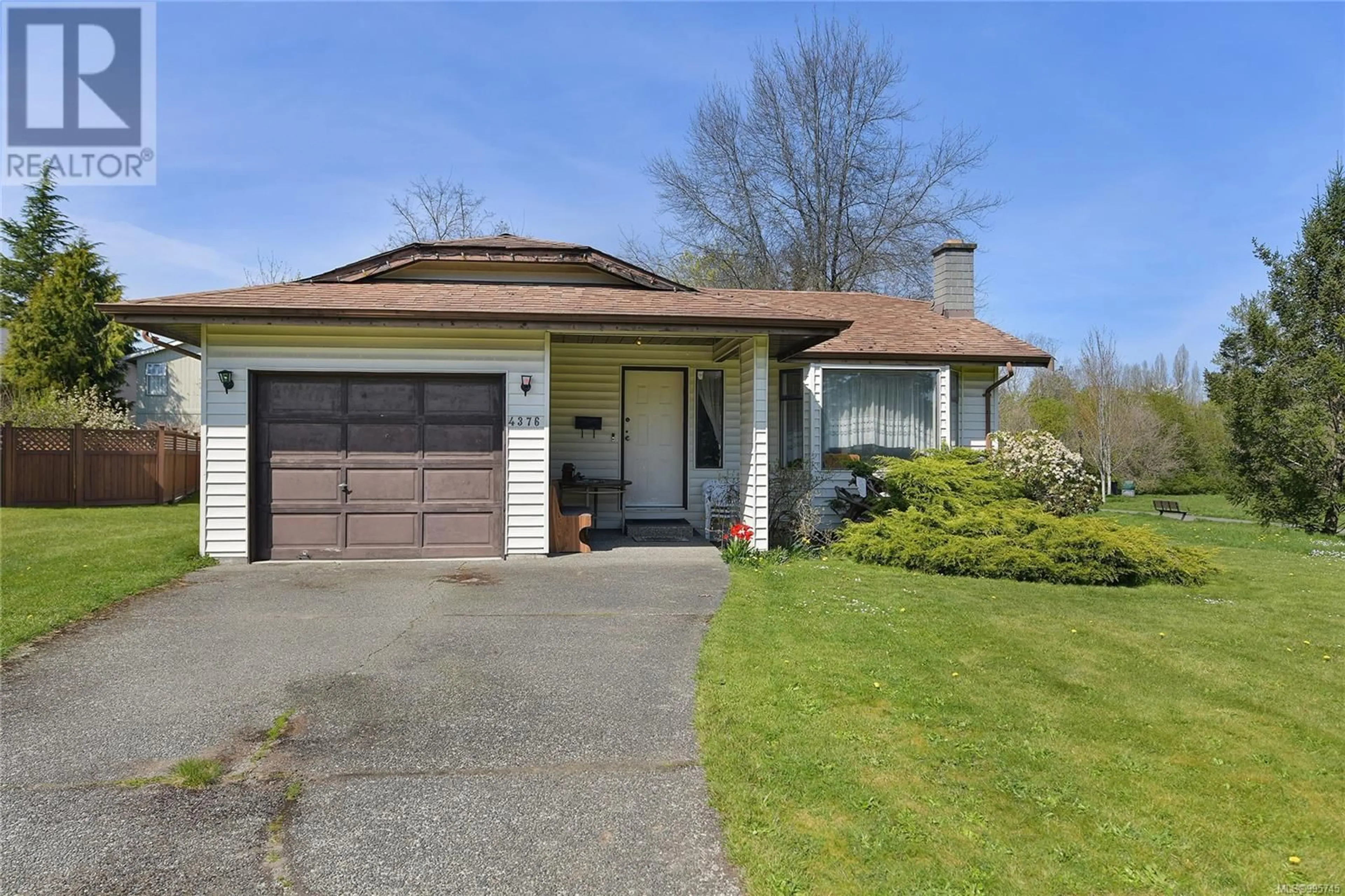 Home with vinyl exterior material, street for 4376 VANGUARD PLACE, Saanich British Columbia V8Z6X3