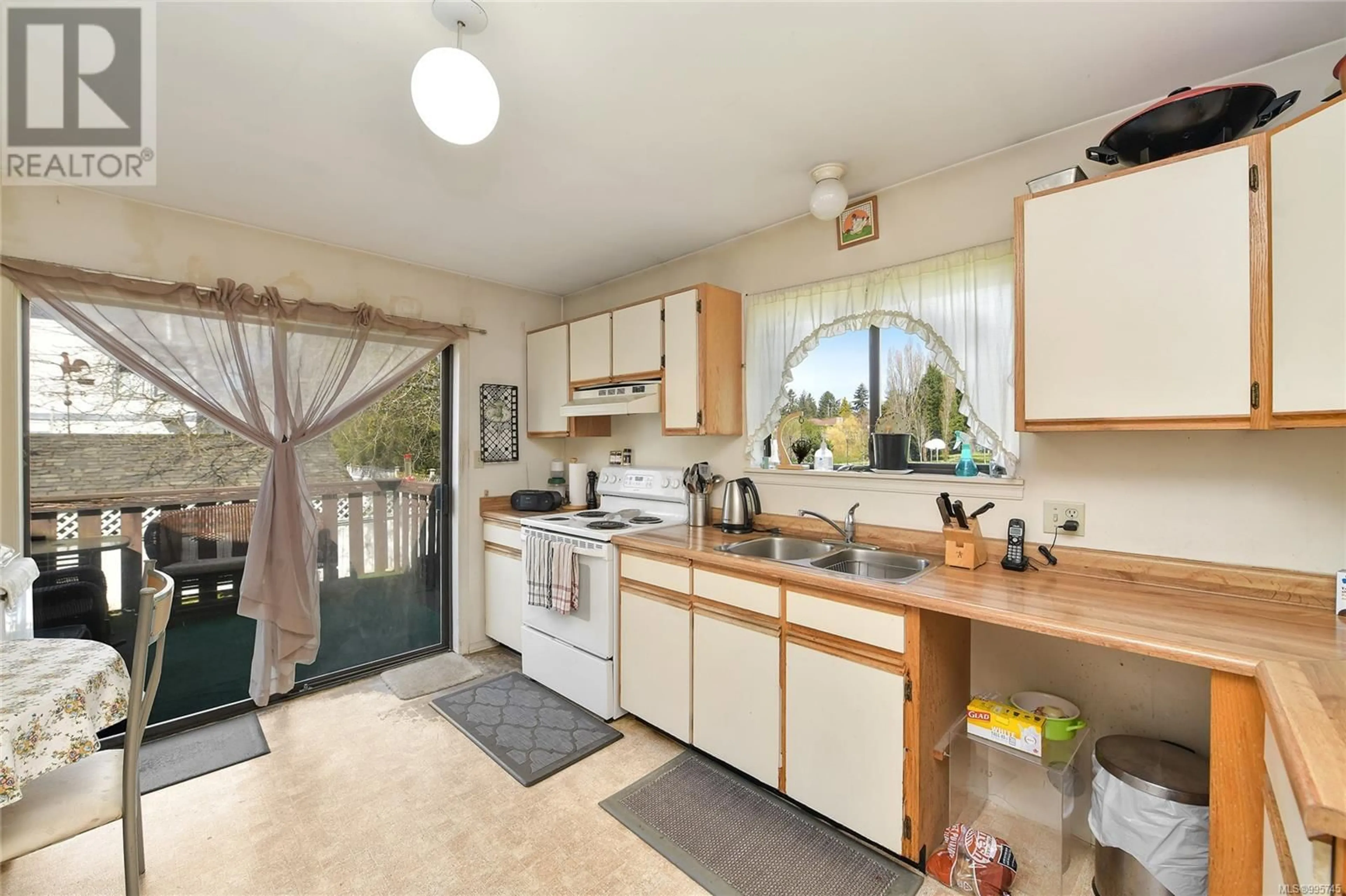 Standard kitchen, unknown for 4376 VANGUARD PLACE, Saanich British Columbia V8Z6X3