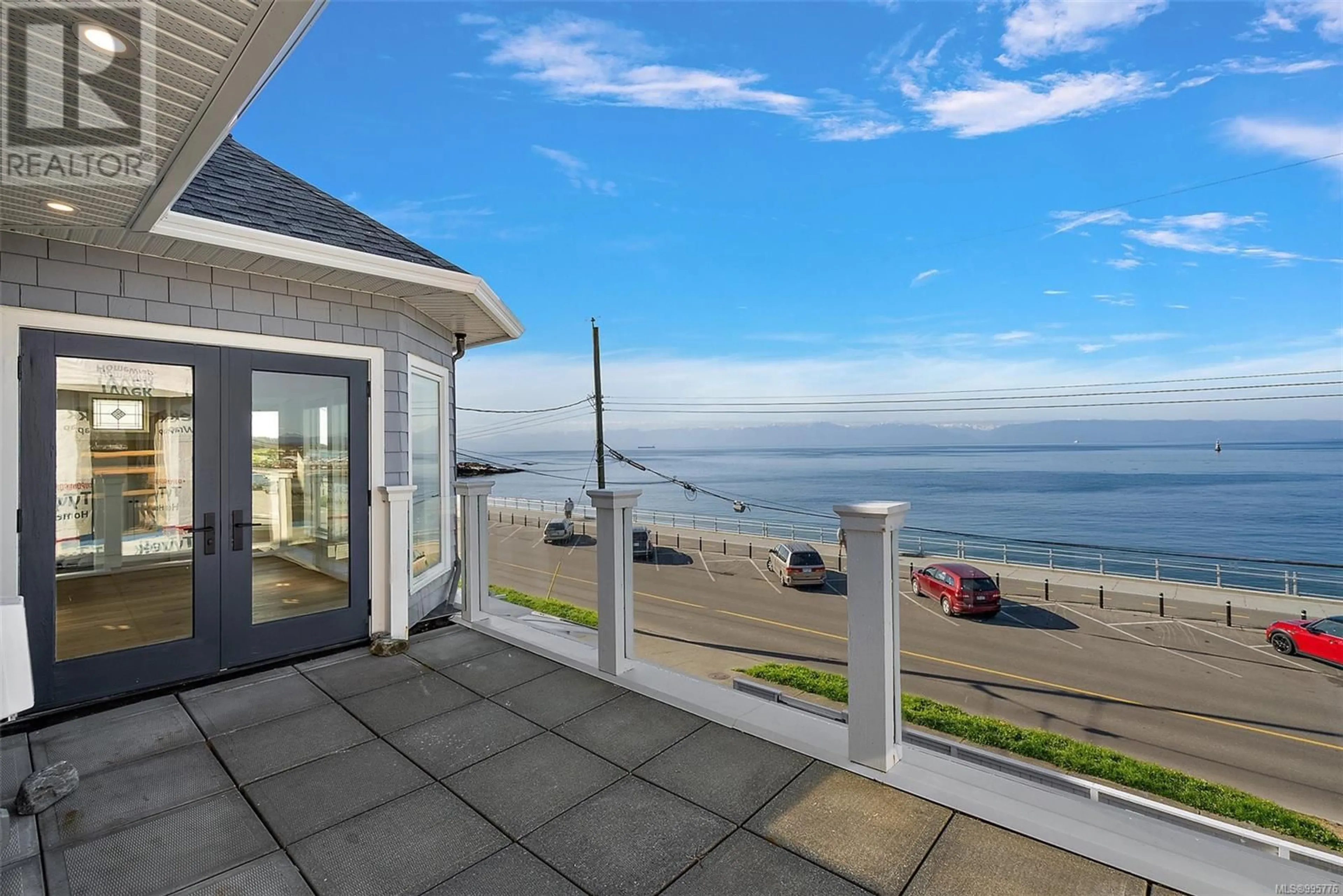 Patio, water/lake/river/ocean view for 2 - 338 DALLAS ROAD, Victoria British Columbia V8V1A8