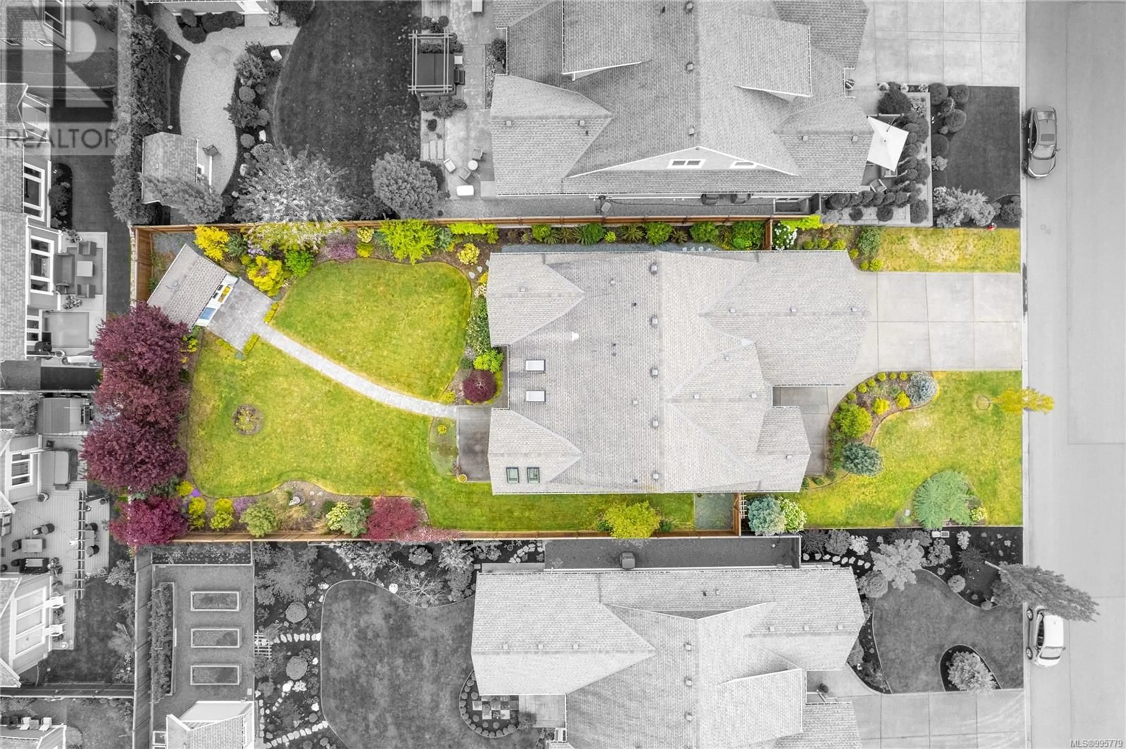 A pic from outside/outdoor area/front of a property/back of a property/a pic from drone, street for 571 SORIEL ROAD, Parksville British Columbia V9P2Z7