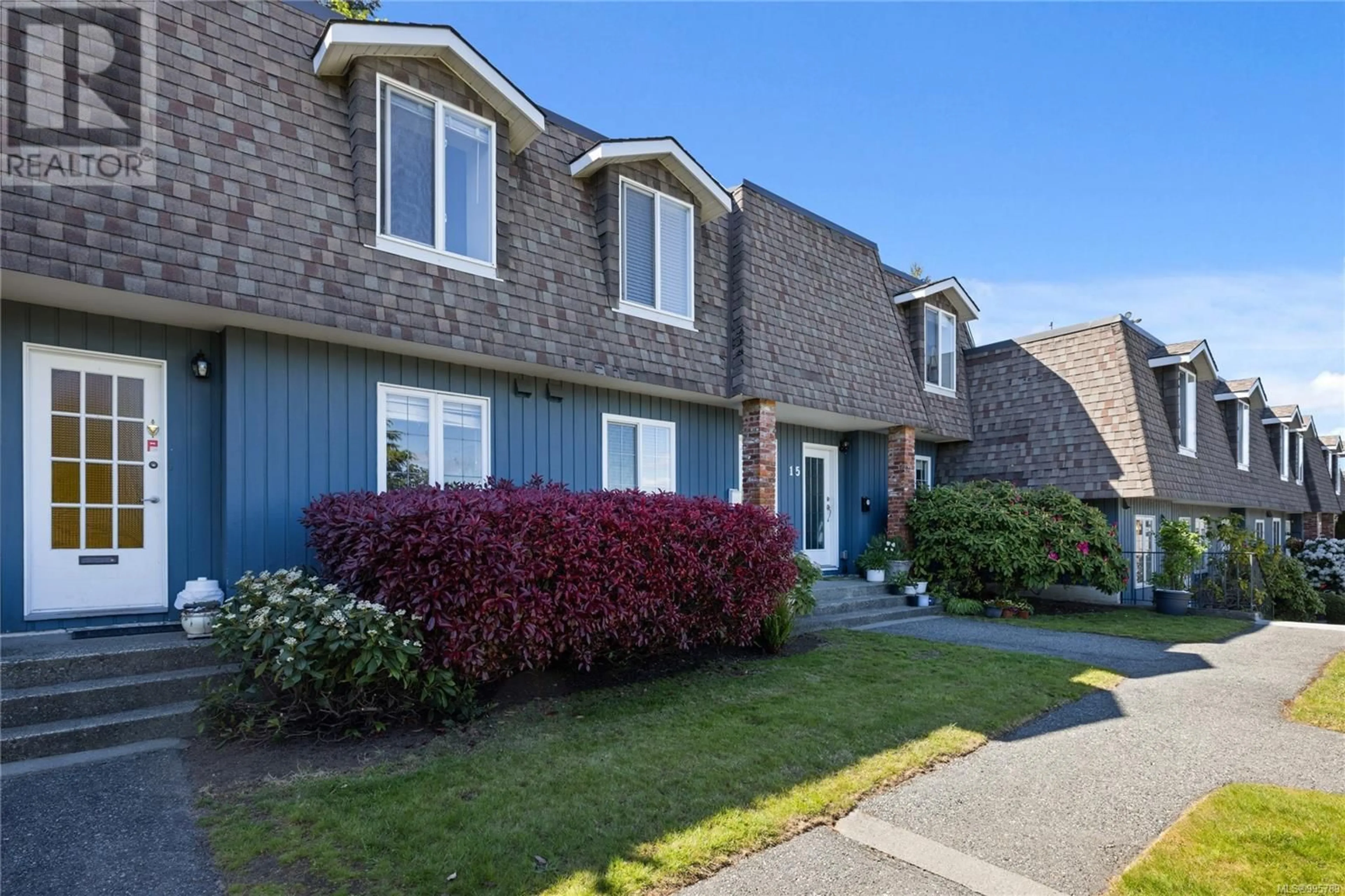 Home with vinyl exterior material, street for 14 - 2517 COSGROVE CRESCENT, Nanaimo British Columbia V9S3P4