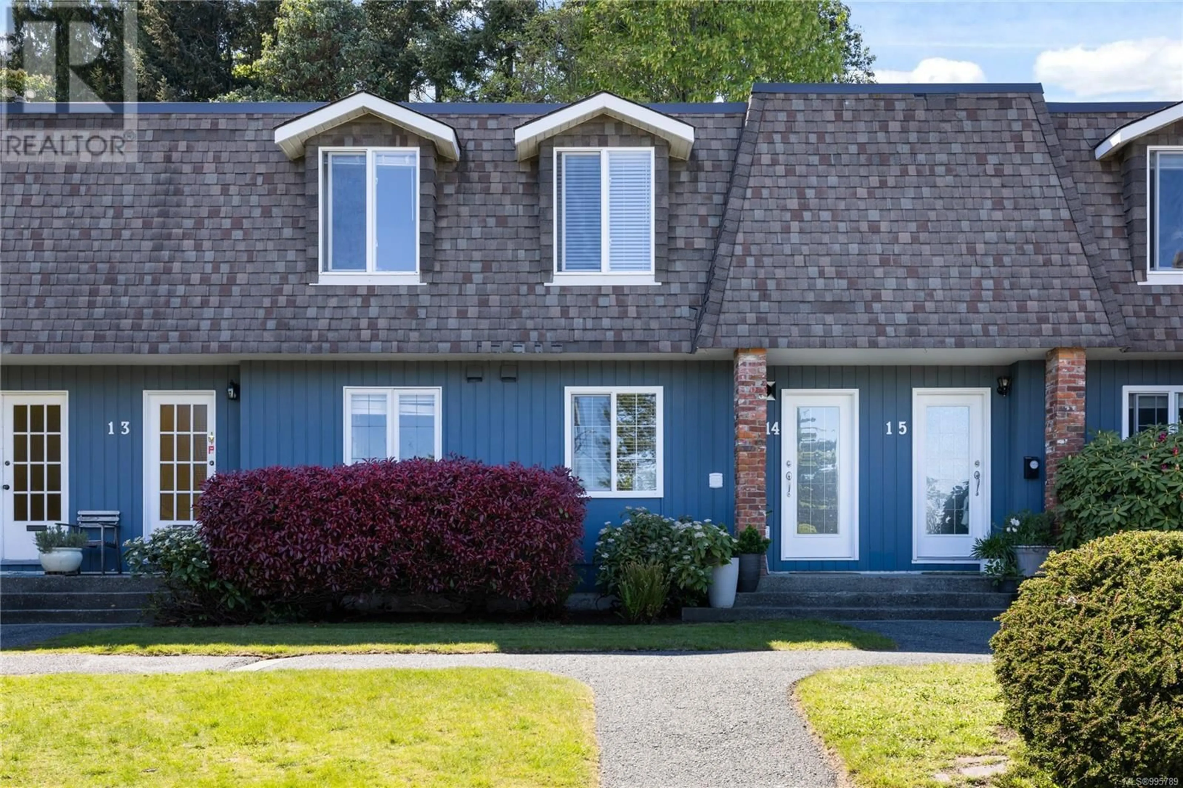 Home with vinyl exterior material, street for 14 - 2517 COSGROVE CRESCENT, Nanaimo British Columbia V9S3P4