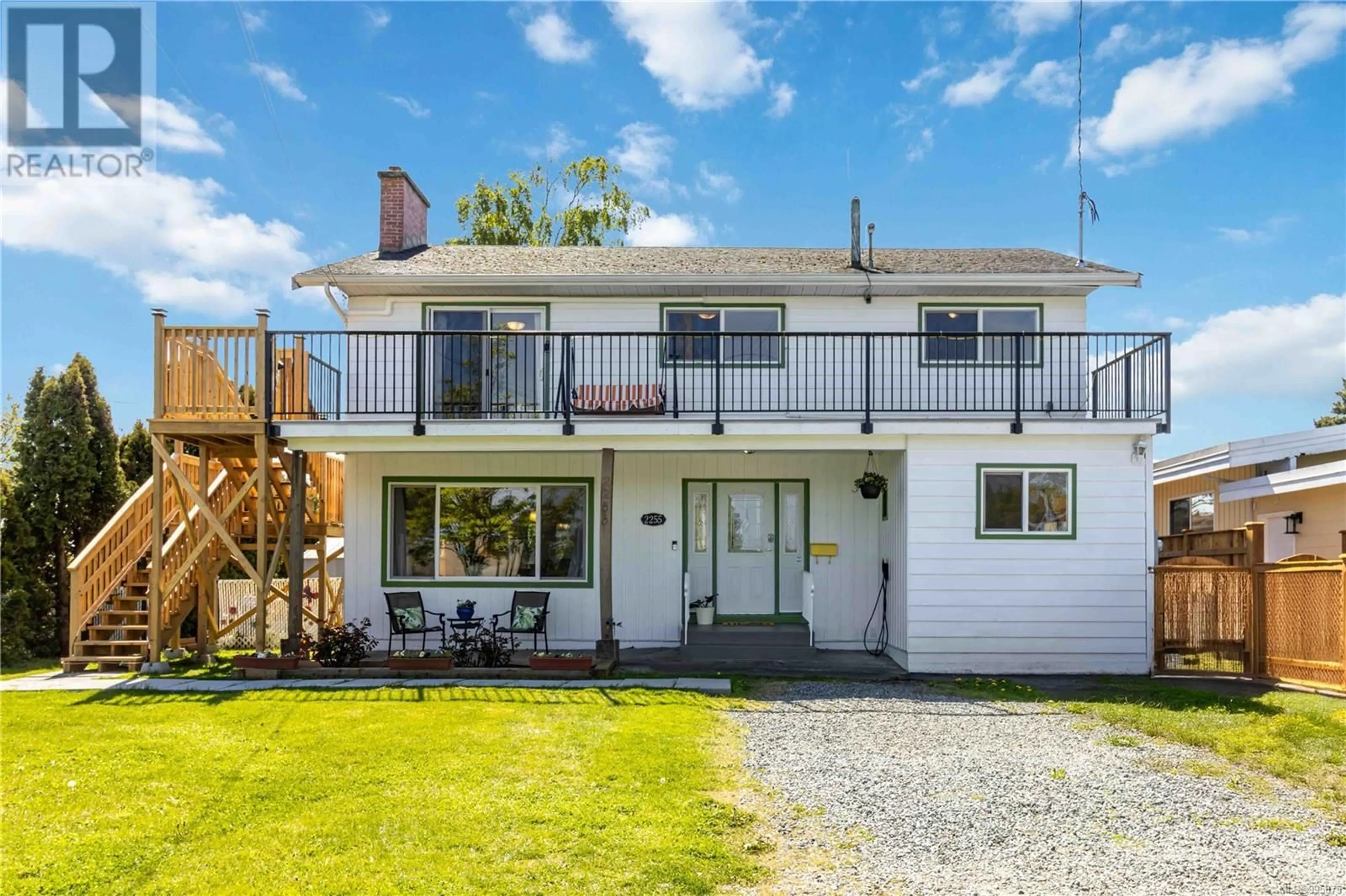 A pic from outside/outdoor area/front of a property/back of a property/a pic from drone, street for 2255 HENRY AVENUE, Sidney British Columbia V8L2A8