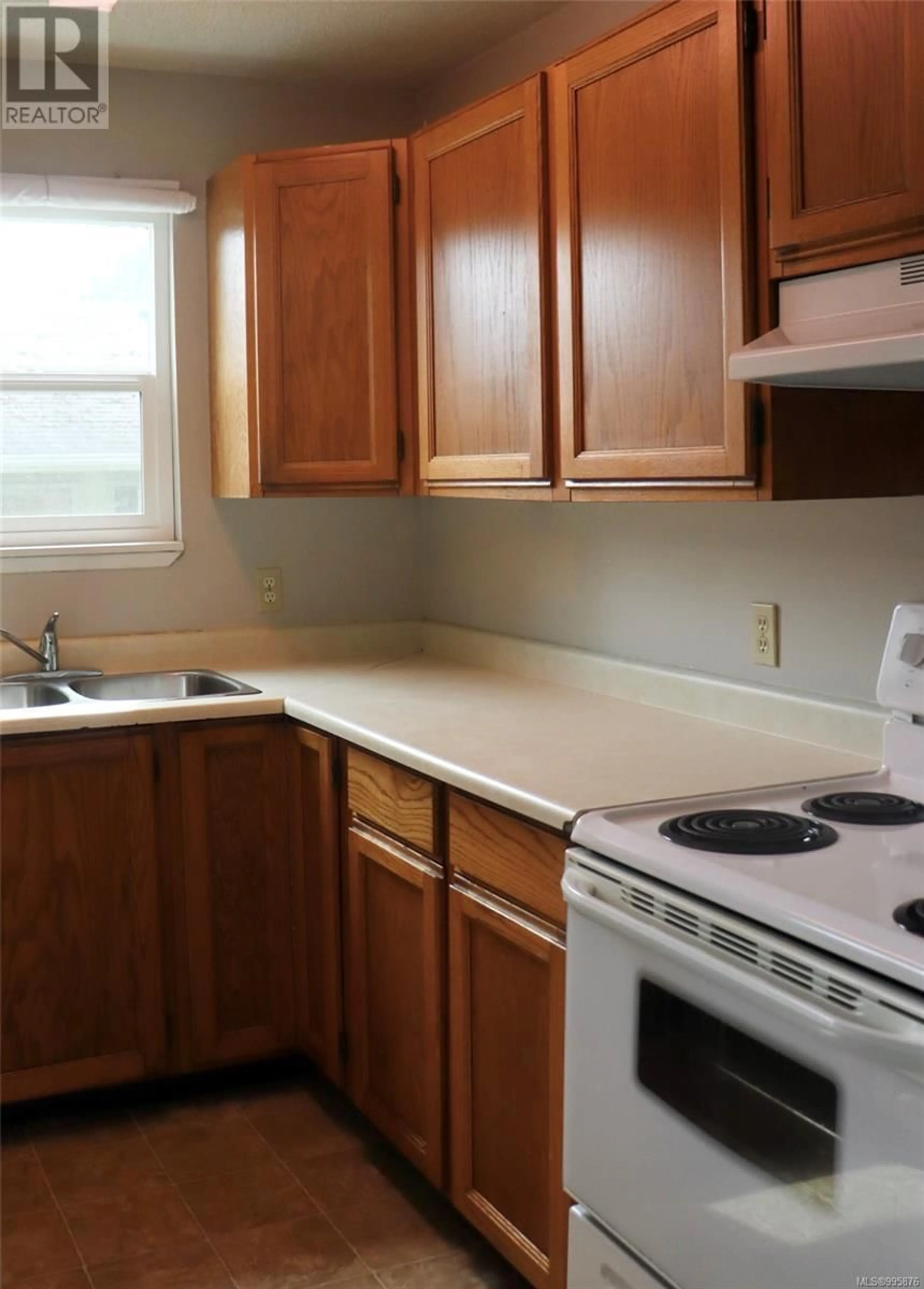 Standard kitchen, unknown for 13 - 211 BUTTERTUBS PLACE, Nanaimo British Columbia V9R3X8