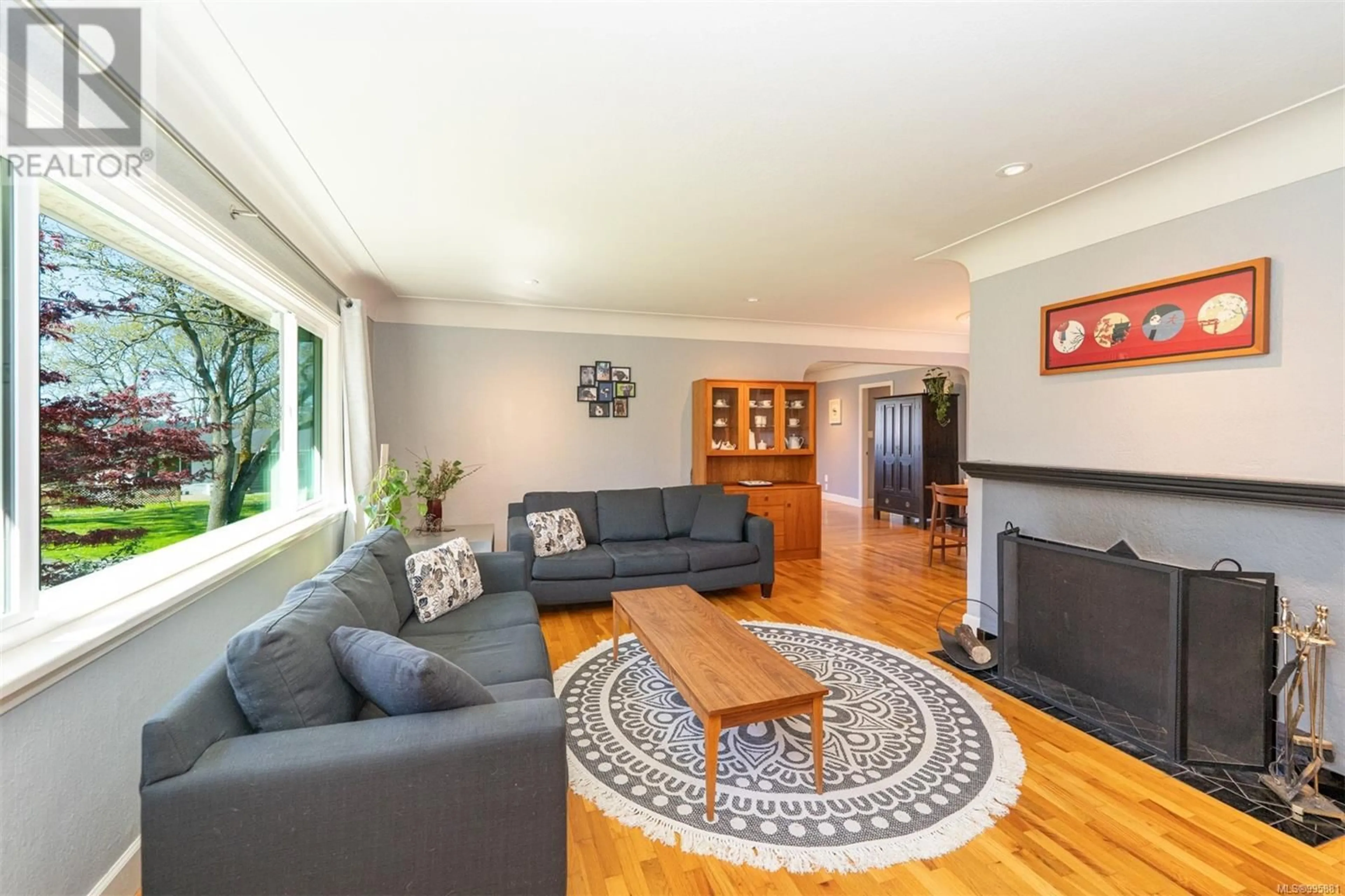 Living room with furniture, wood/laminate floor for 1584 ATHLONE DRIVE, Saanich British Columbia V8P2T1