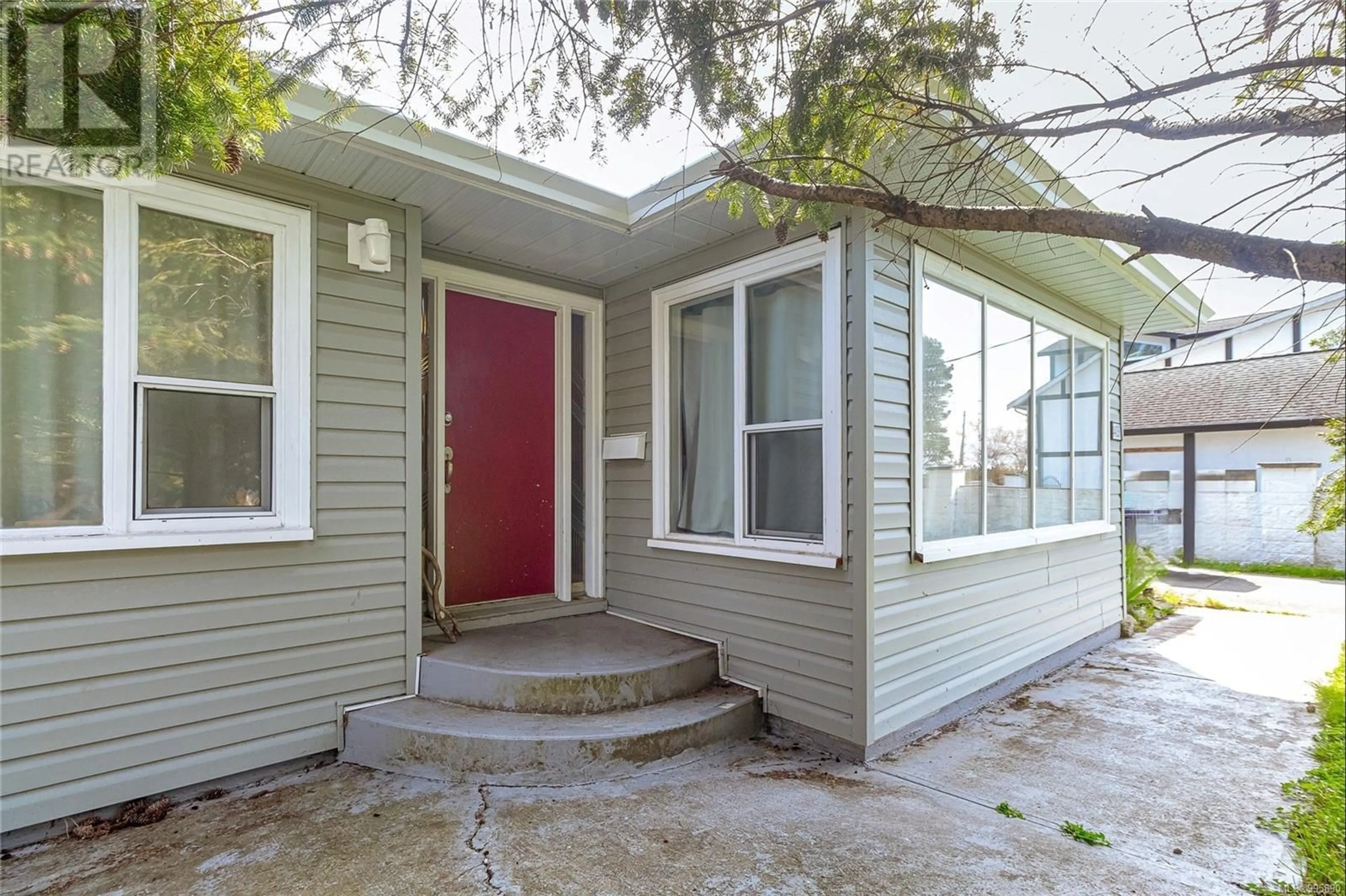 Home with vinyl exterior material, street for 4435 TORQUAY DRIVE, Saanich British Columbia V8V3Y8