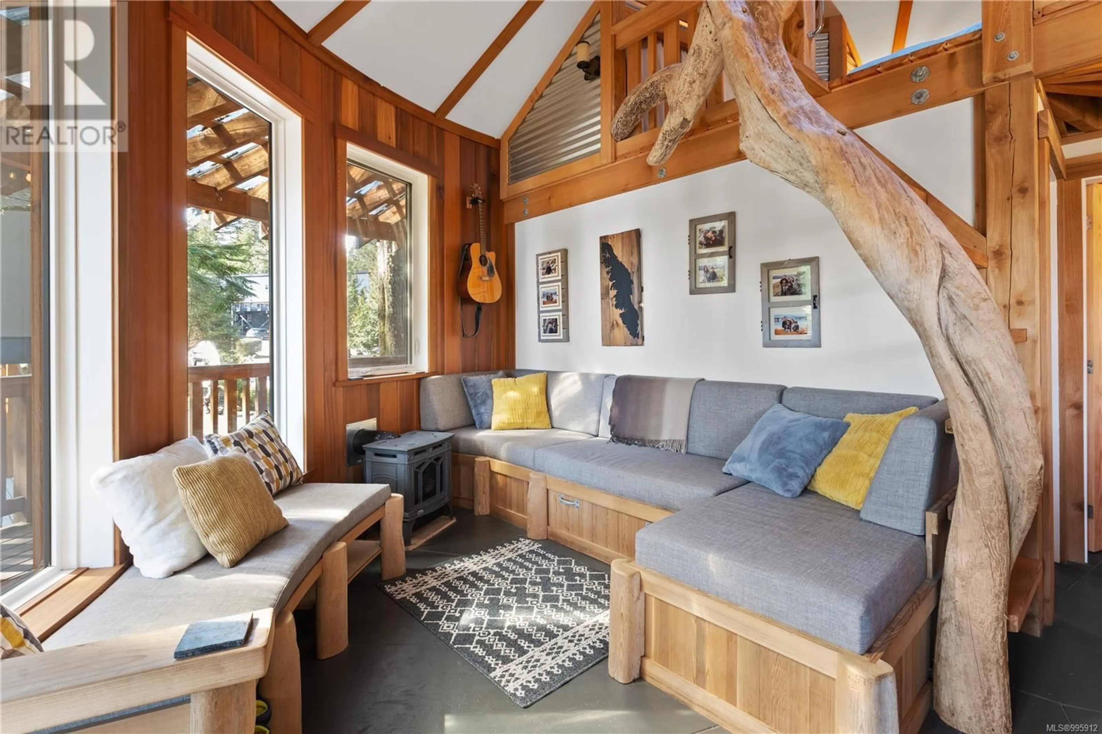 Living room with furniture, unknown for 1 - 1015 PENINSULA ROAD, Ucluelet British Columbia V0R3A0
