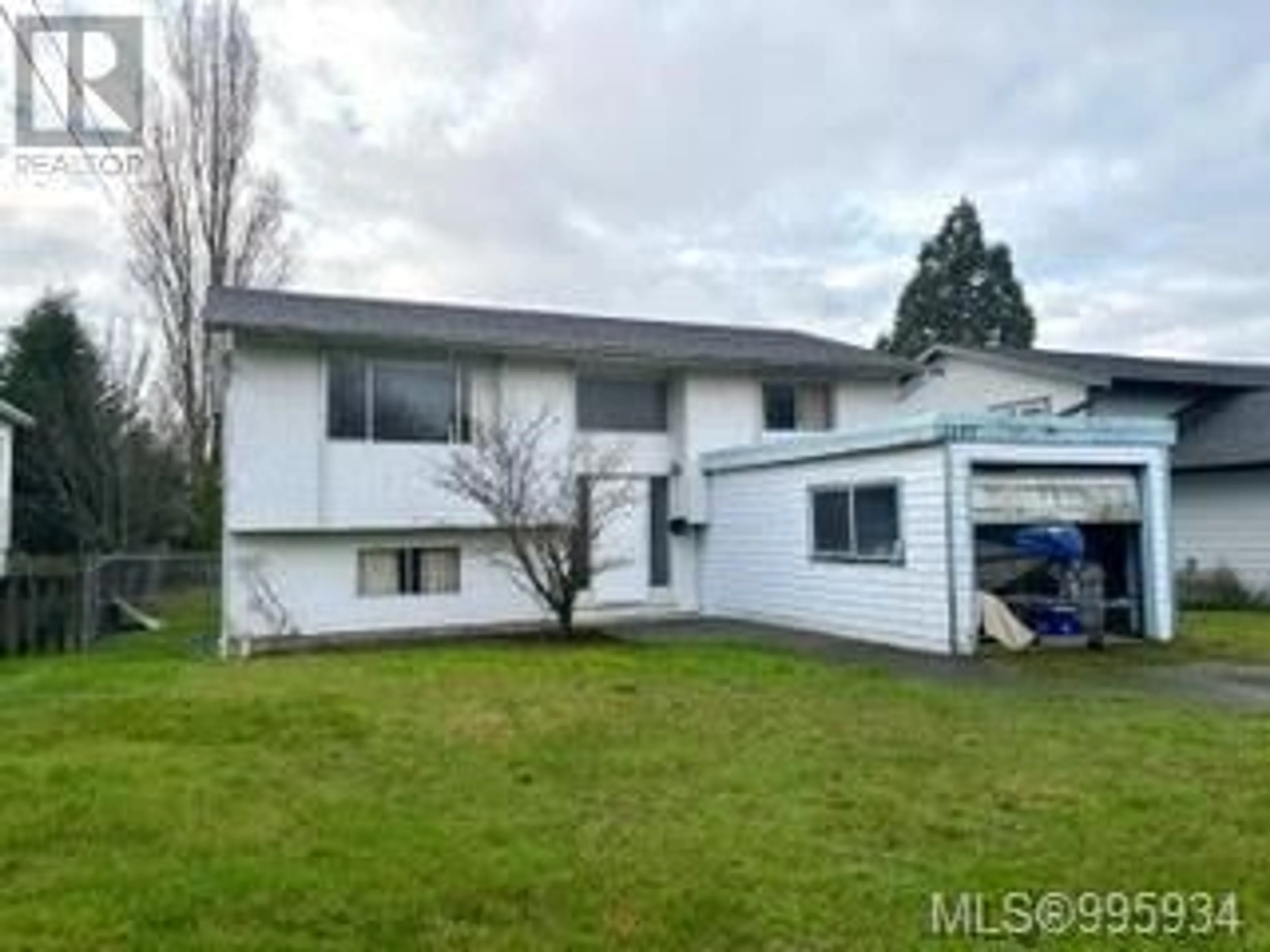 Home with vinyl exterior material, street for 2199 BRADFORD AVENUE, Sidney British Columbia V8L2C8