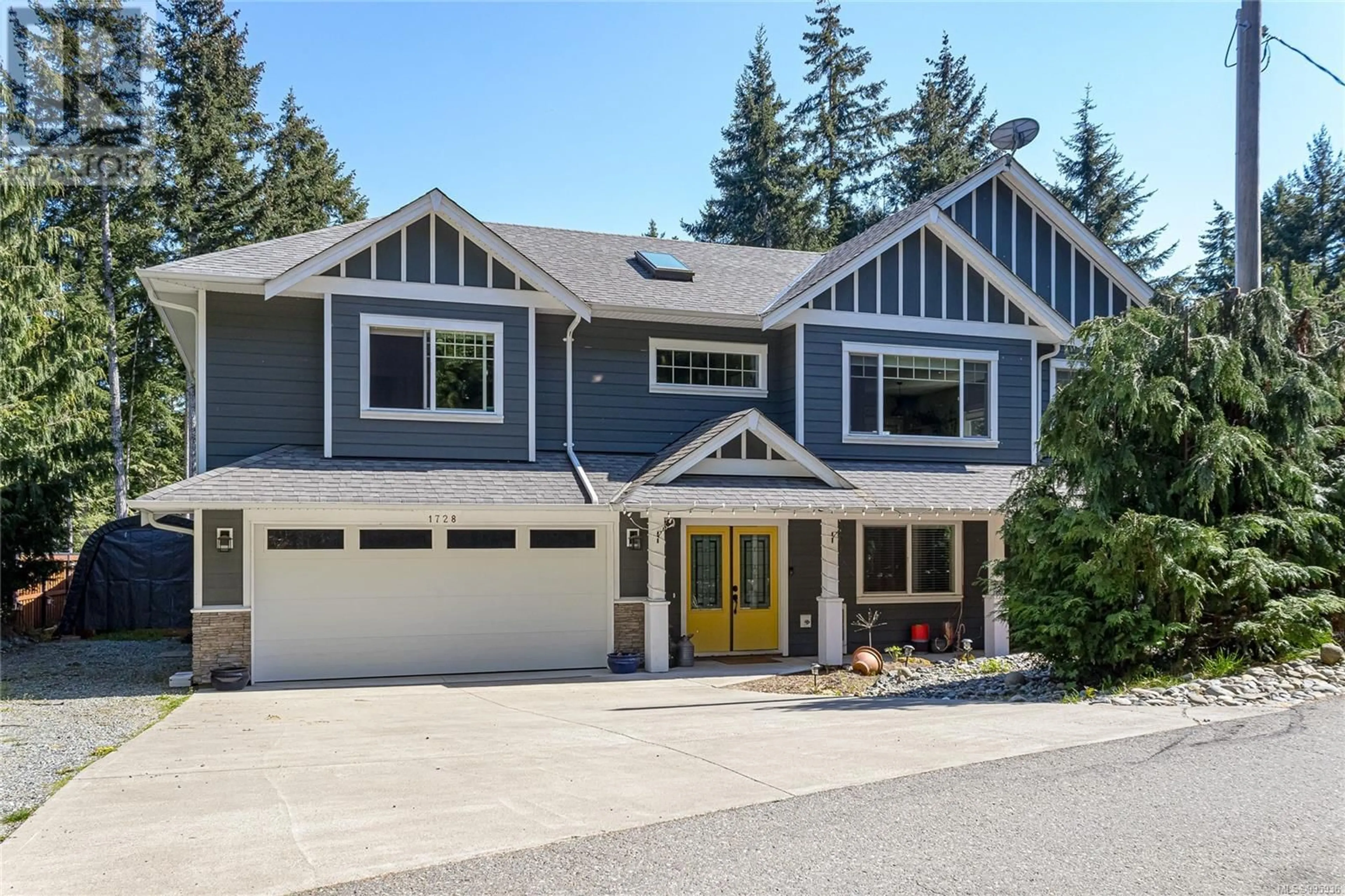 Home with vinyl exterior material, street for 1728 SPIRIT WAY, Qualicum Beach British Columbia V9K2S3