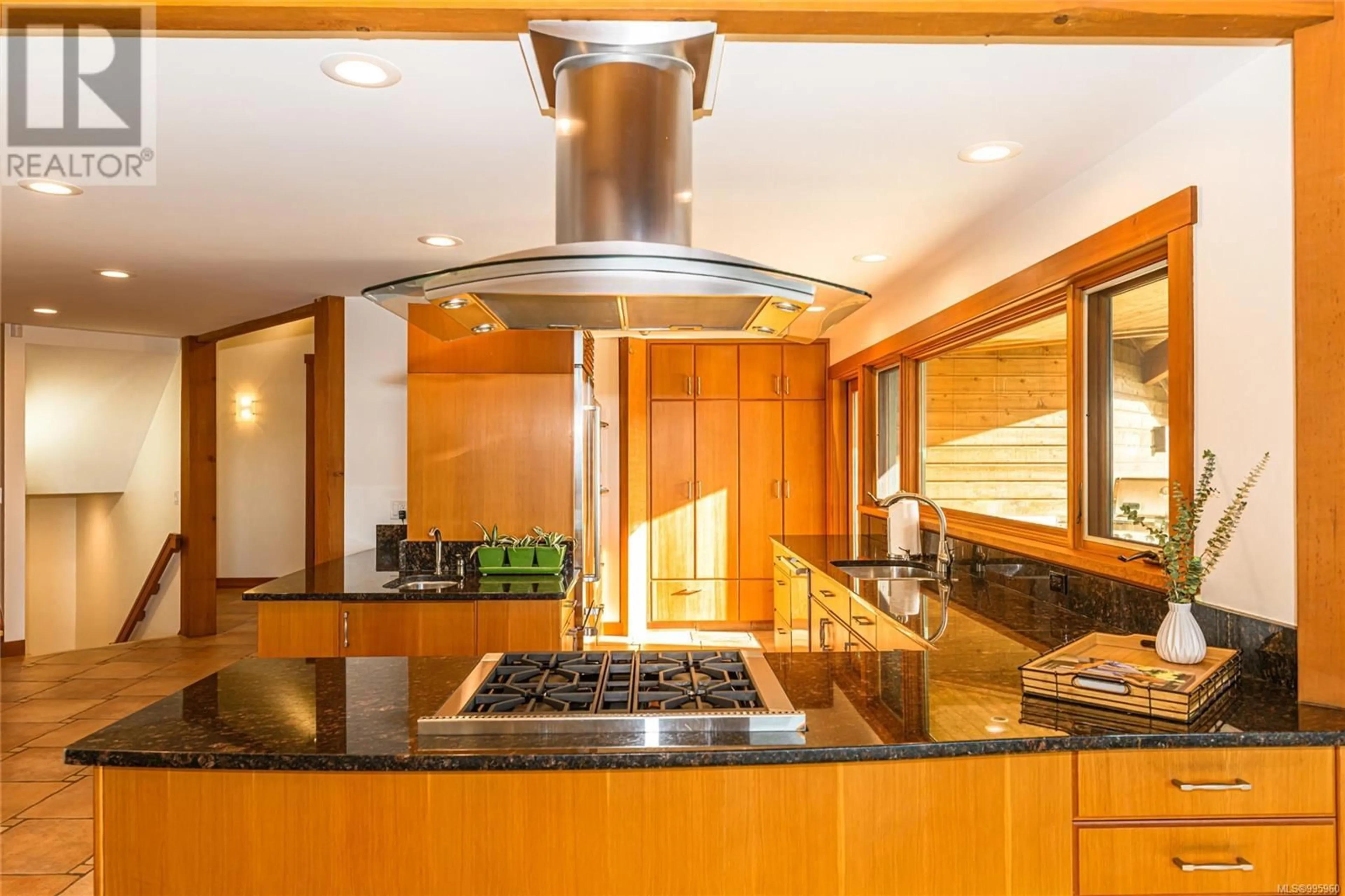 Contemporary kitchen, unknown for 224 PRINGLE FARM ROAD, Salt Spring British Columbia V8K2Y2