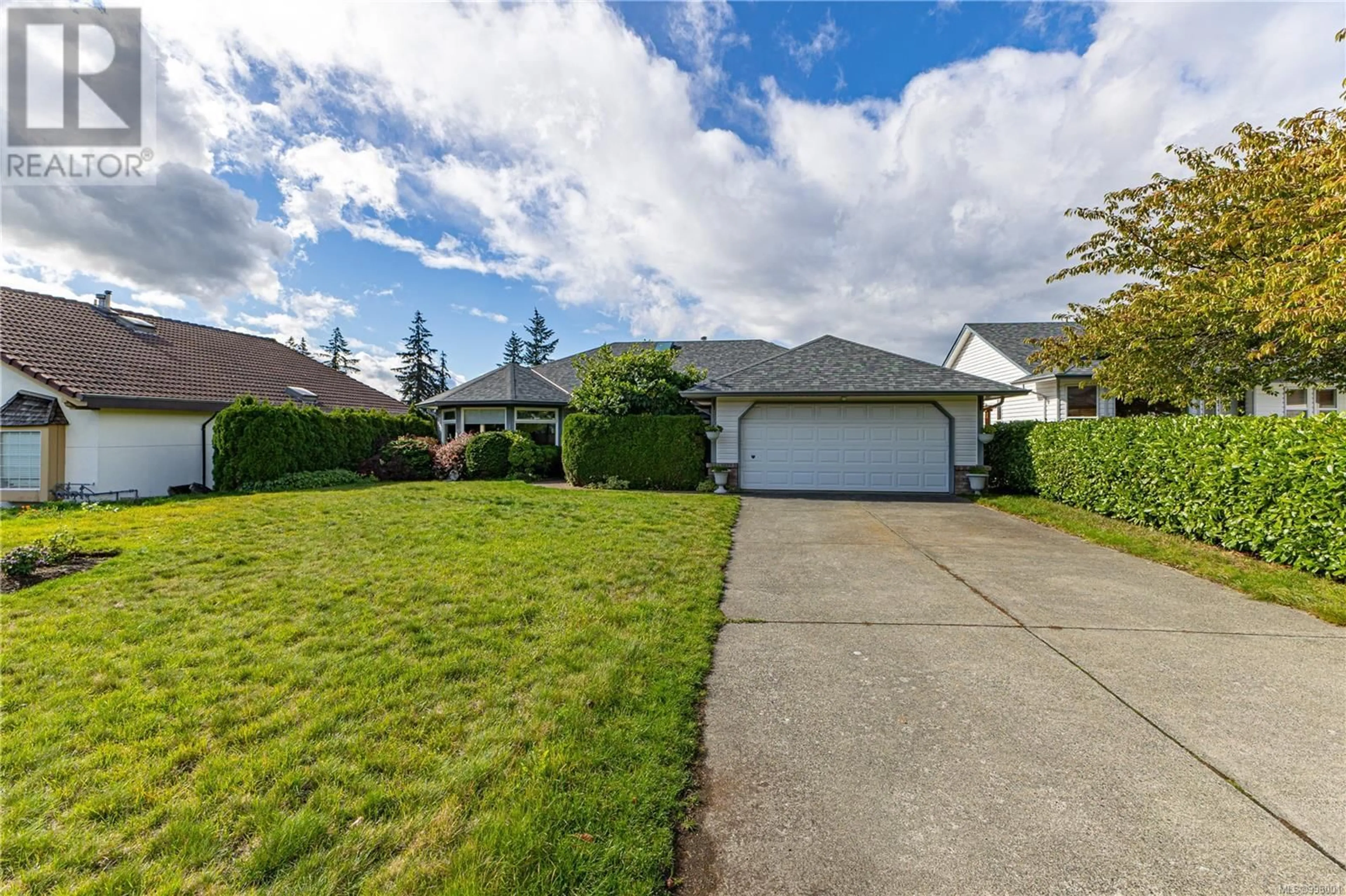 A pic from outside/outdoor area/front of a property/back of a property/a pic from drone, street for 350 STRATFORD DRIVE, Campbell River British Columbia V9W8A1