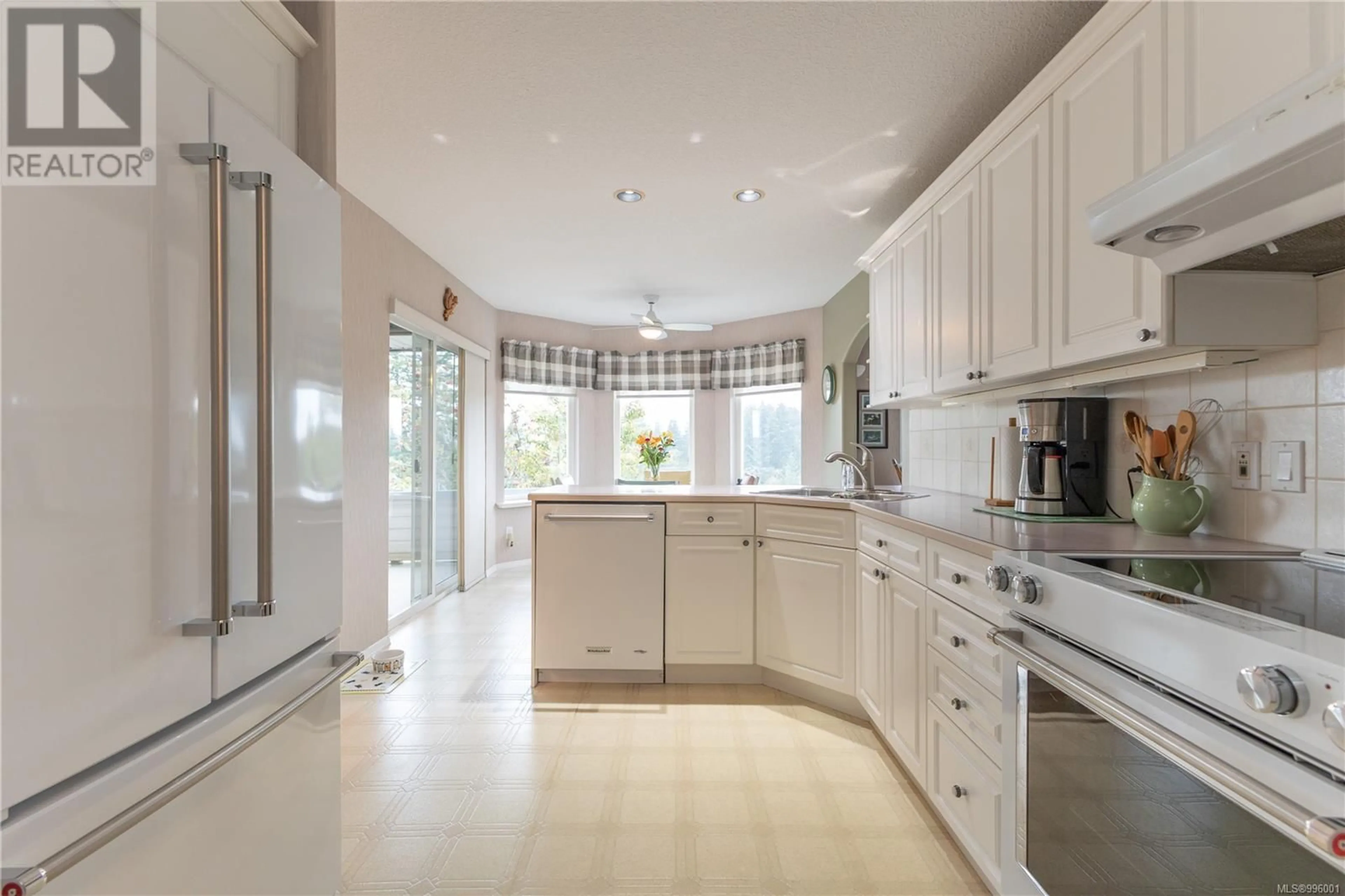 Contemporary kitchen, ceramic/tile floor for 350 STRATFORD DRIVE, Campbell River British Columbia V9W8A1