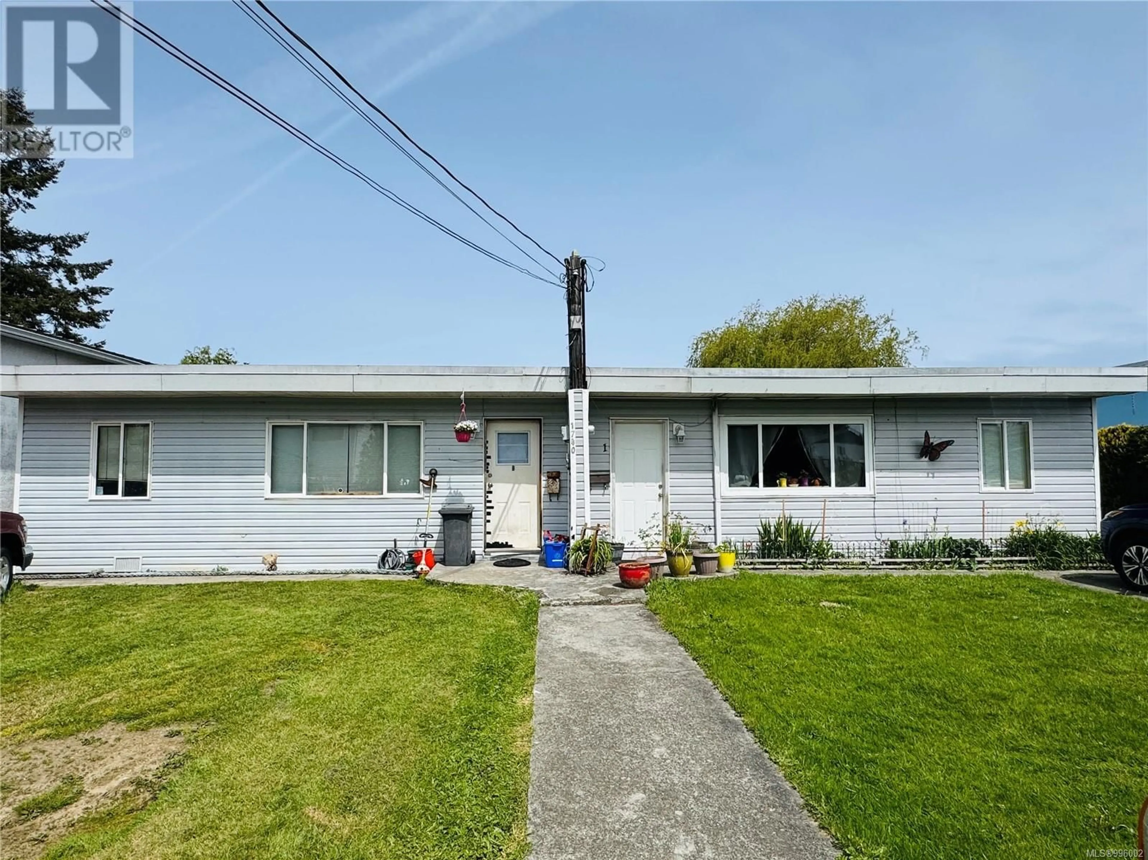 Home with vinyl exterior material, street for 1740 15TH AVENUE, Campbell River British Columbia V9W4J6