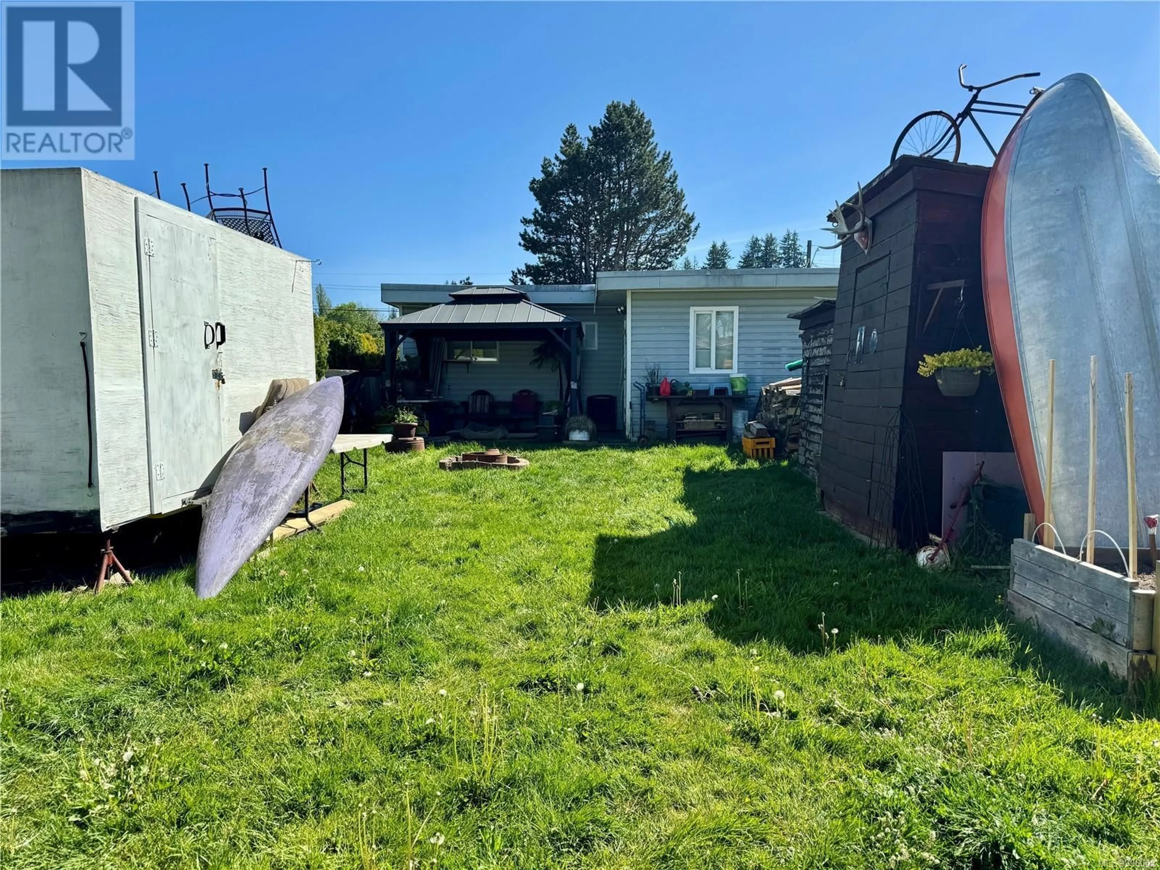 A pic from outside/outdoor area/front of a property/back of a property/a pic from drone, street for 1740 15TH AVENUE, Campbell River British Columbia V9W4J6