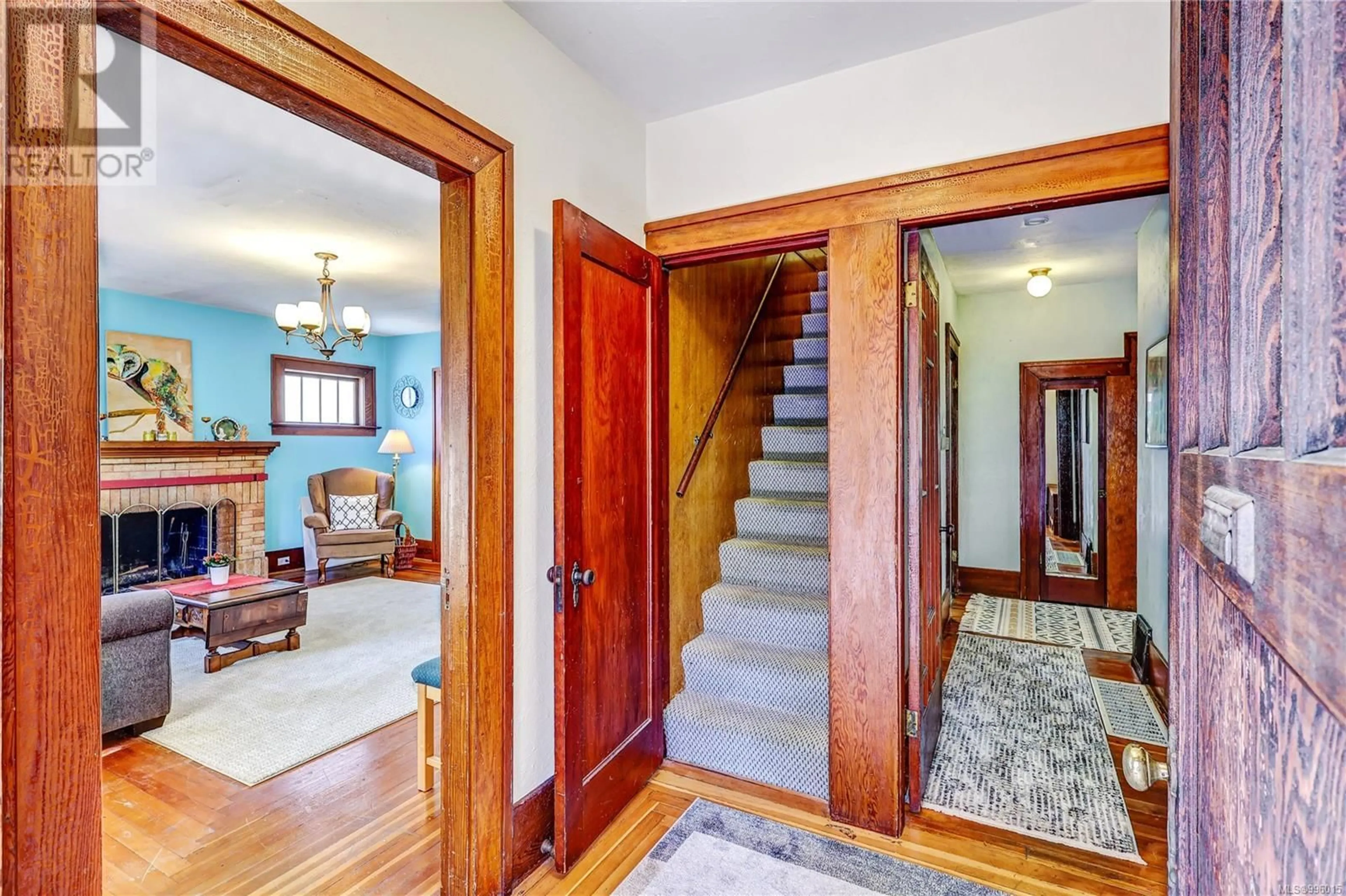 Indoor foyer for 660 THIRD STREET, Nanaimo British Columbia V9R1W8