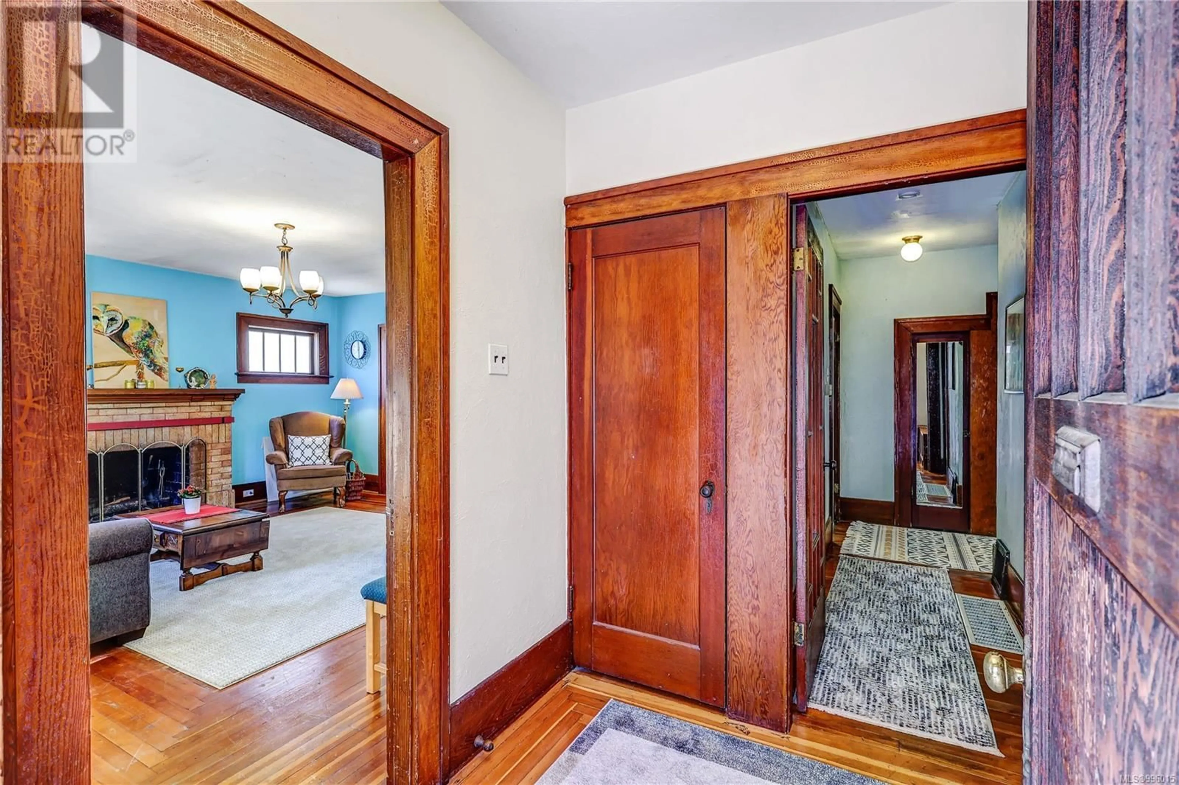 Indoor foyer for 660 THIRD STREET, Nanaimo British Columbia V9R1W8
