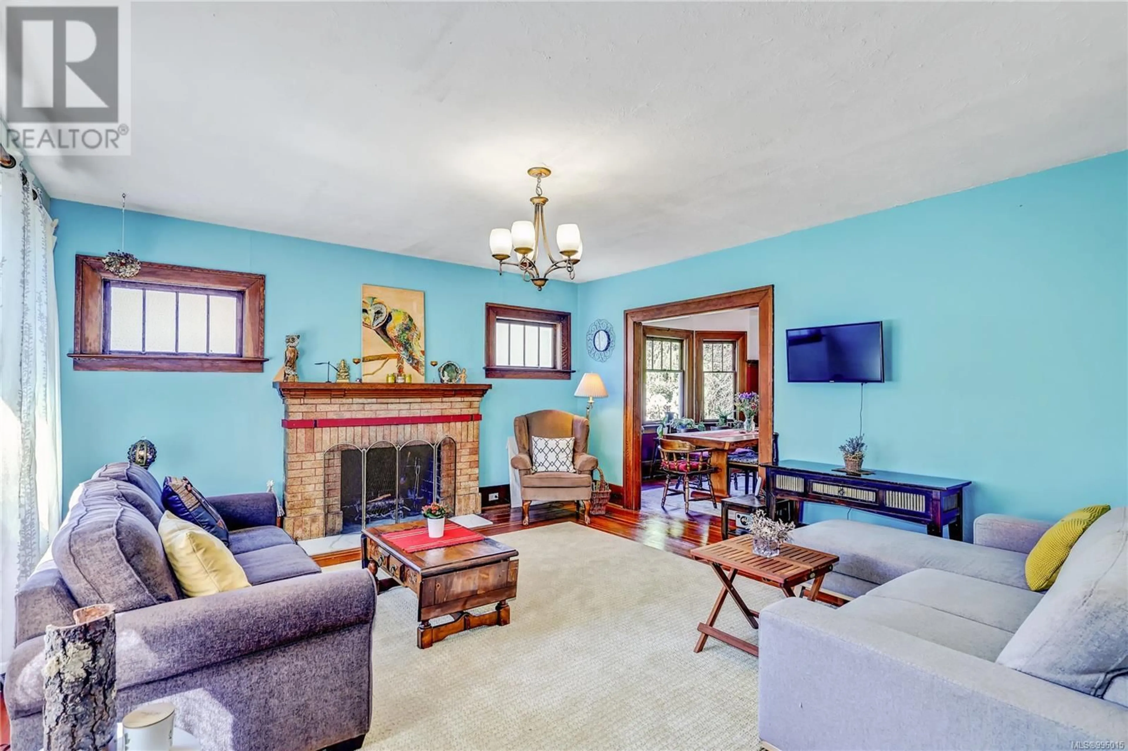 Living room with furniture, unknown for 660 THIRD STREET, Nanaimo British Columbia V9R1W8