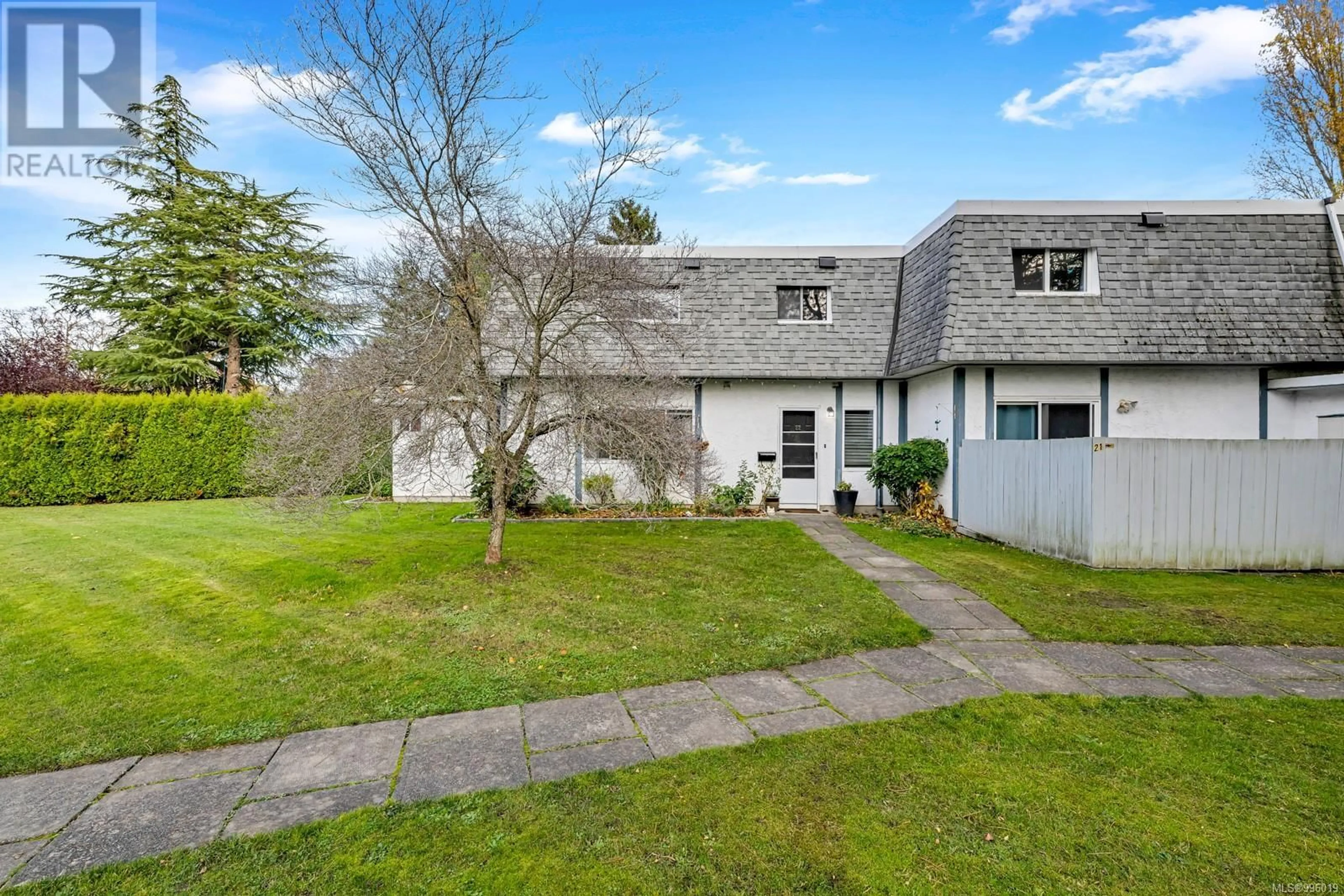 A pic from outside/outdoor area/front of a property/back of a property/a pic from drone, unknown for 22 - 4058 CORNERS PLACE, Saanich British Columbia V8X3Z5