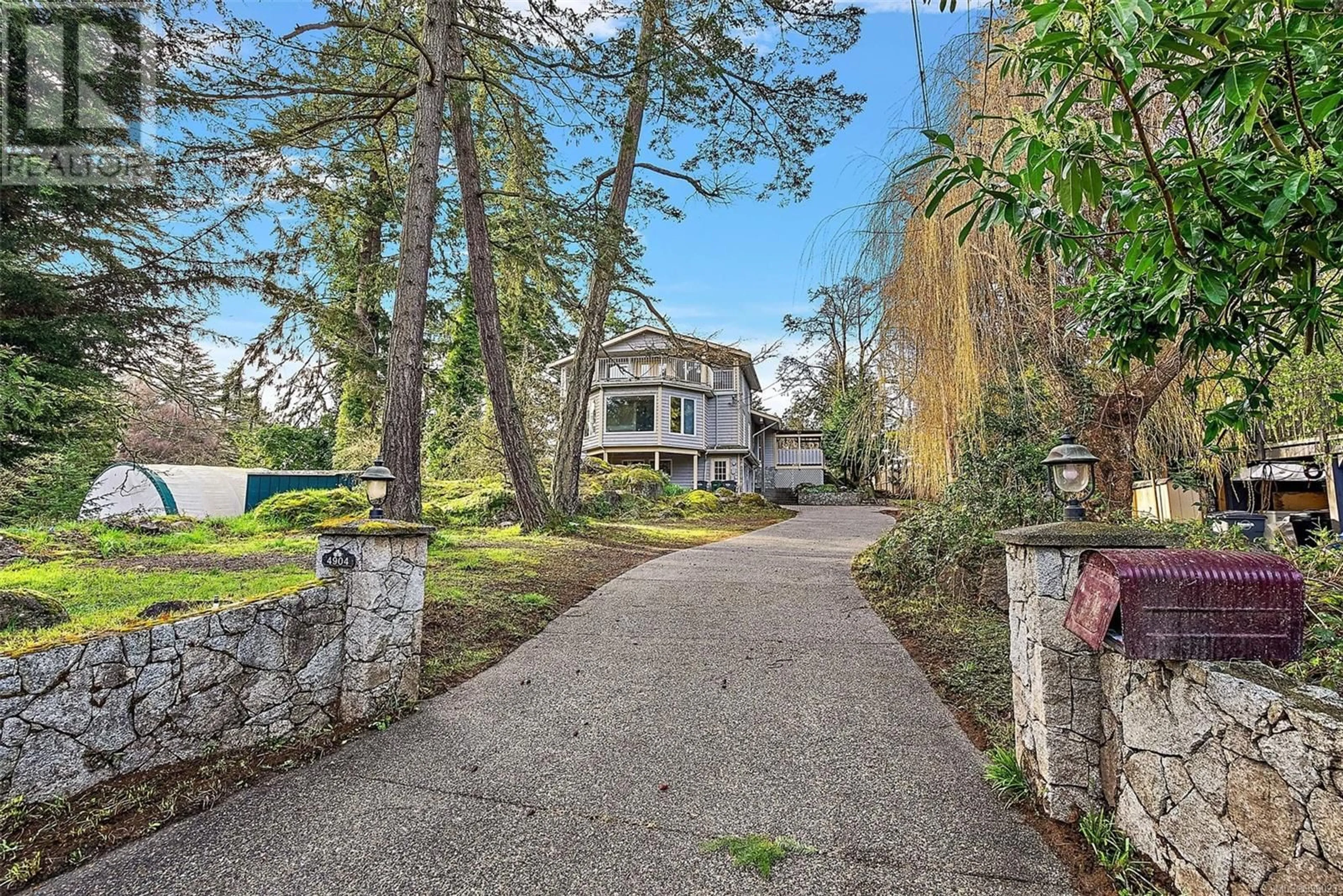 Patio, street for 4904 CORDOVA BAY ROAD, Saanich British Columbia V8Y2J5