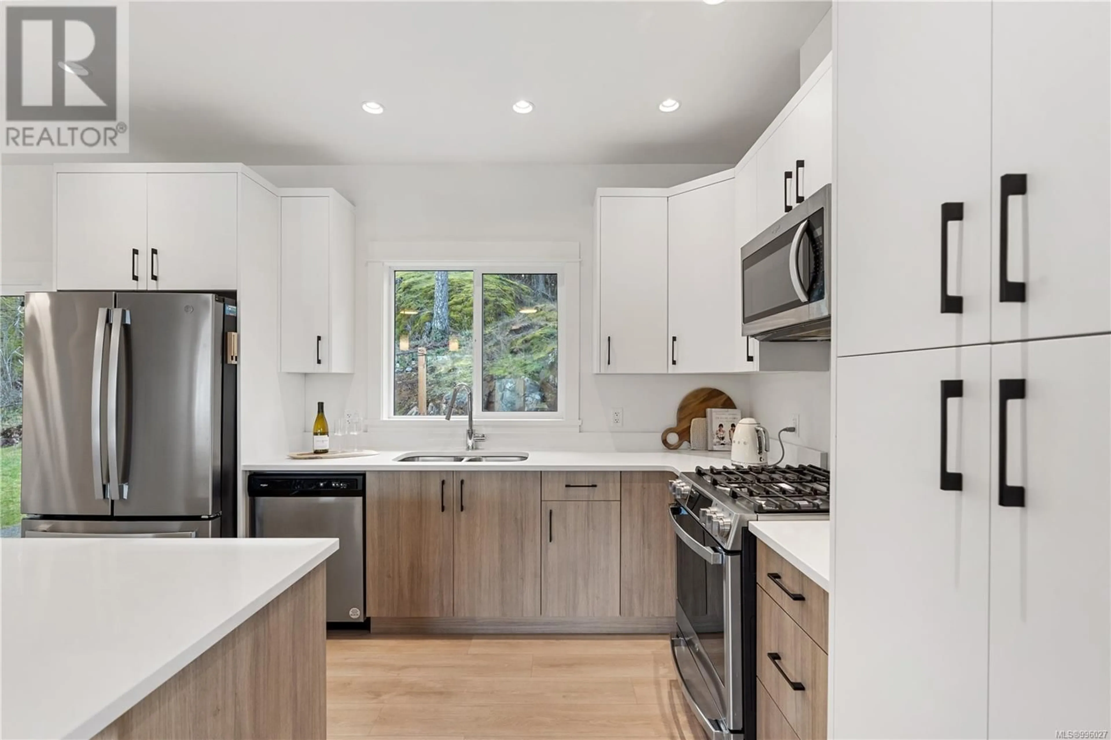 Open concept kitchen, unknown for 837 TOMACK LOOP, Langford British Columbia V9C3X3