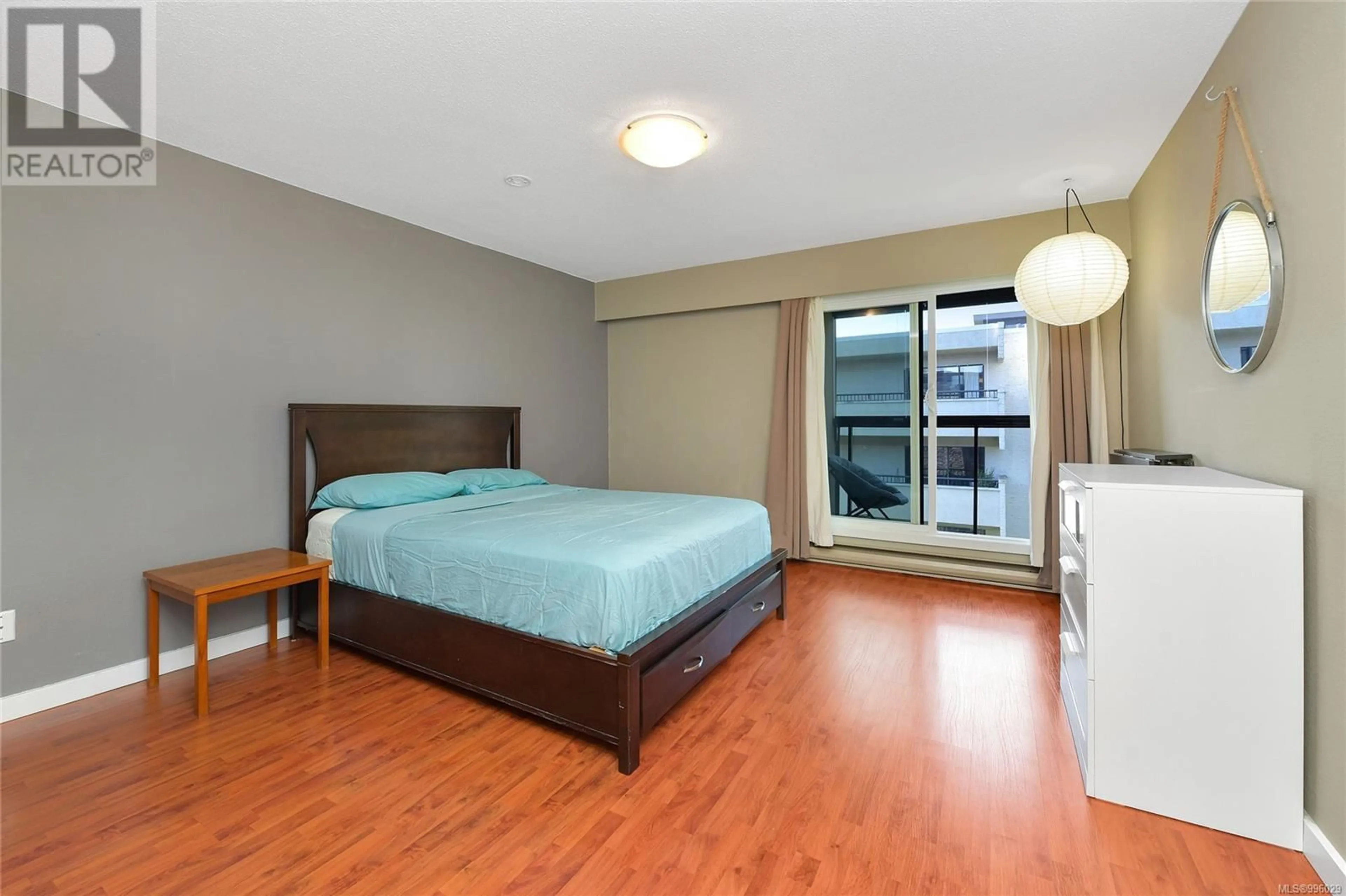 Bedroom with bed, wood/laminate floor for 401 - 1610 JUBILEE AVENUE, Victoria British Columbia V8R6P3
