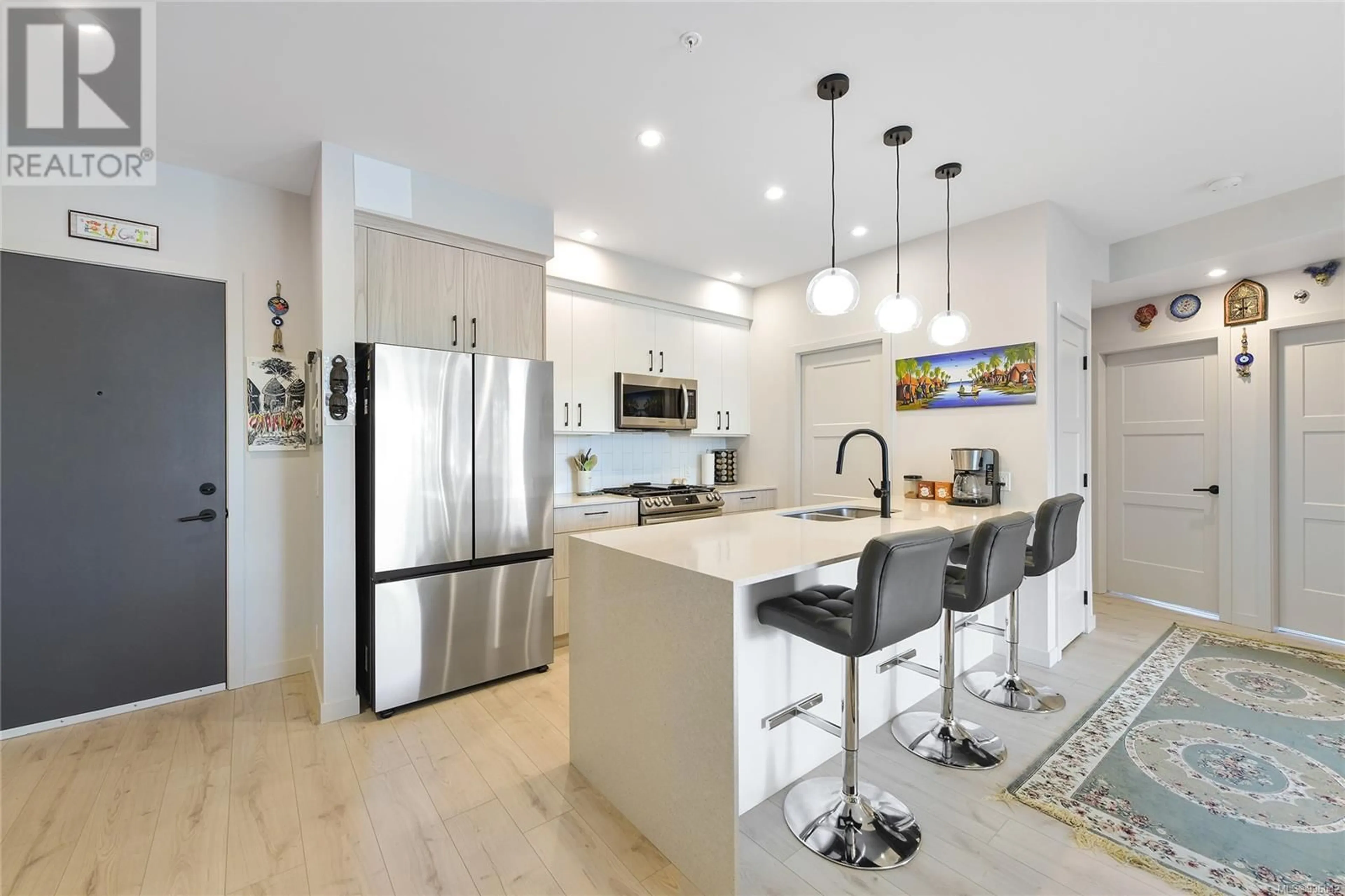 Open concept kitchen, ceramic/tile floor for 401 - 958 PHAROAH MEWS, Langford British Columbia V9B7A1