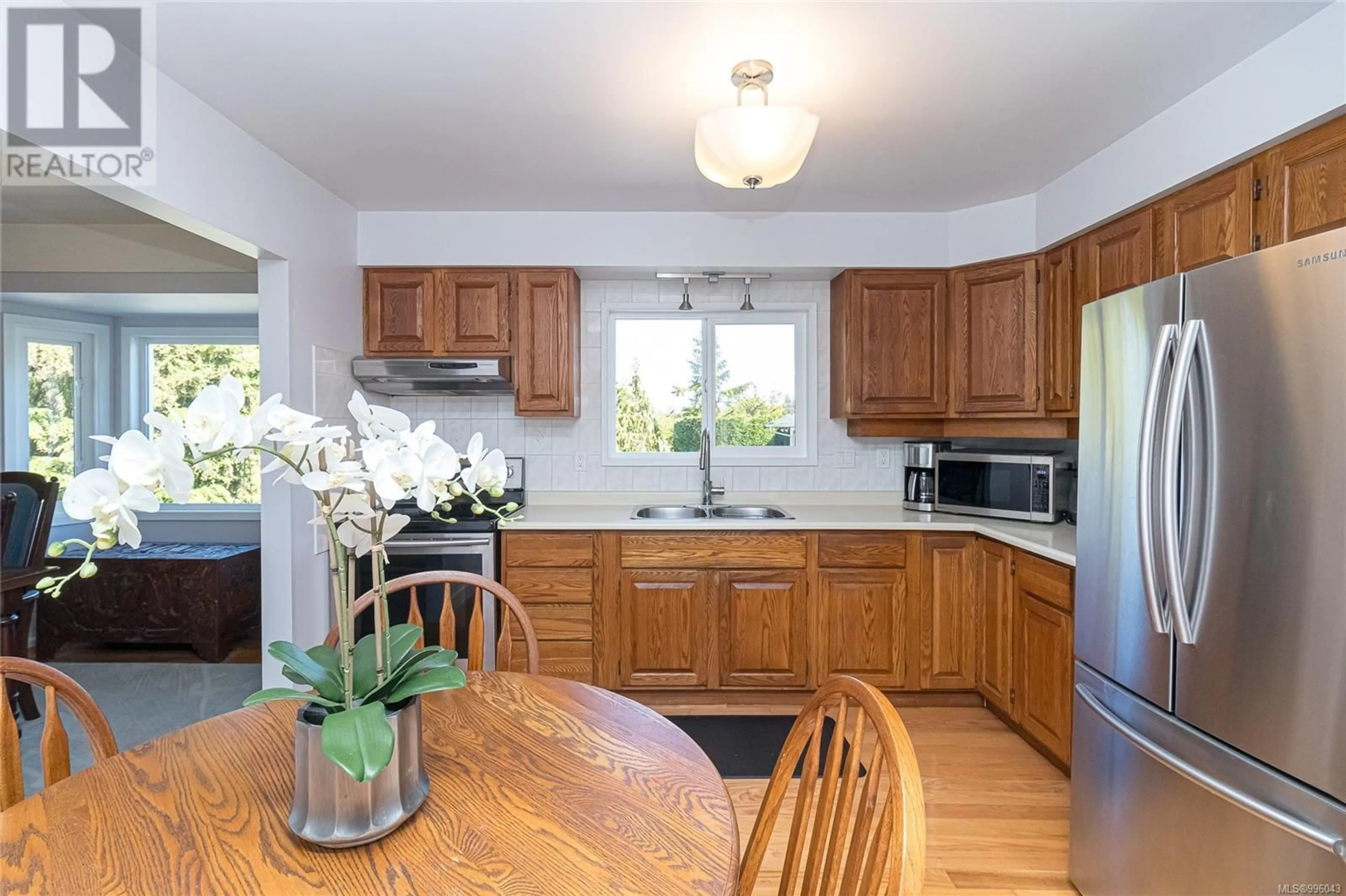 Standard kitchen, wood/laminate floor for 1550 MCHATTIE ROAD, Central Saanich British Columbia V8M1X1