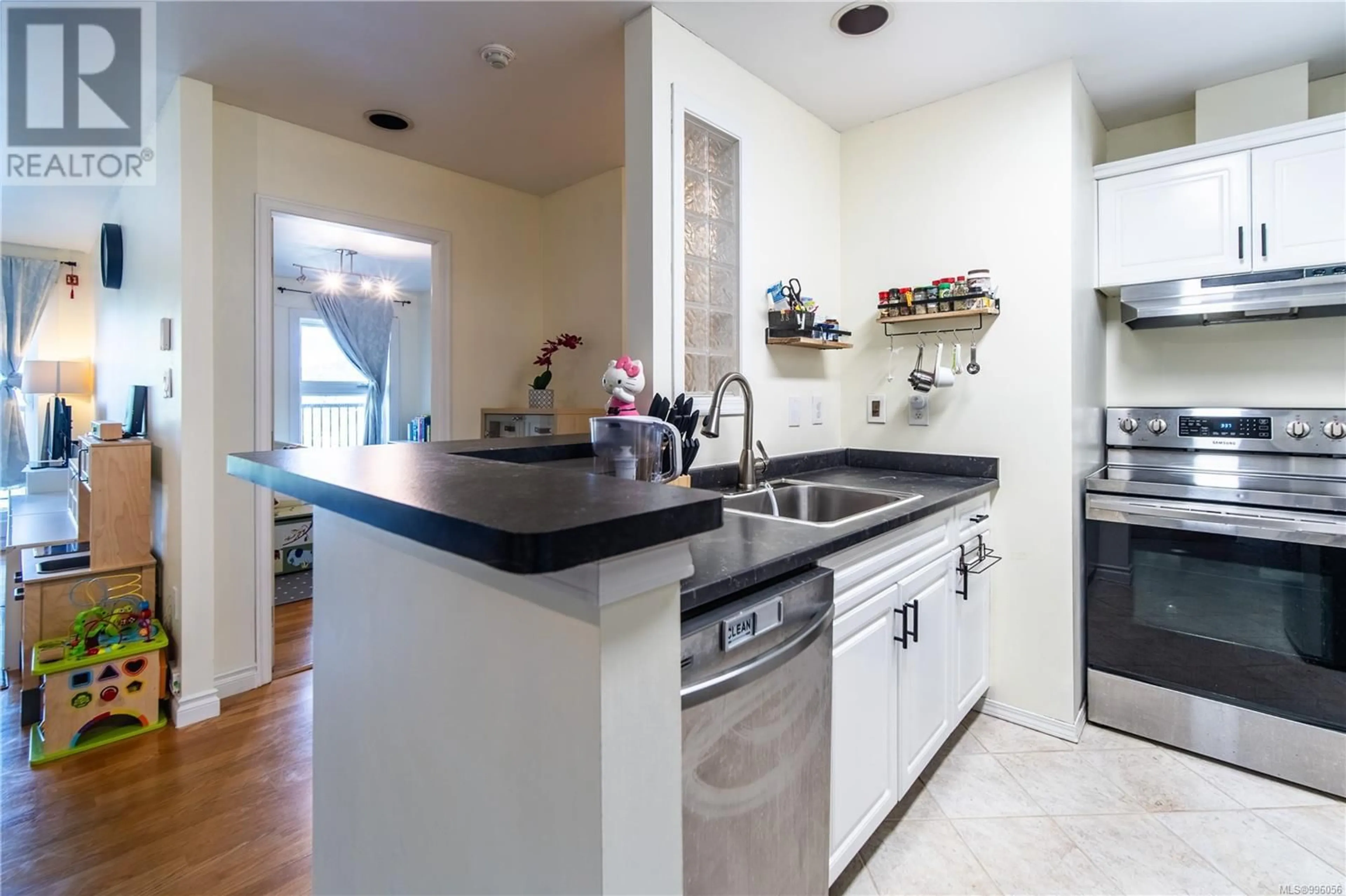 Unknown for 406 - 4030 QUADRA STREET, Saanich British Columbia V8X1K2