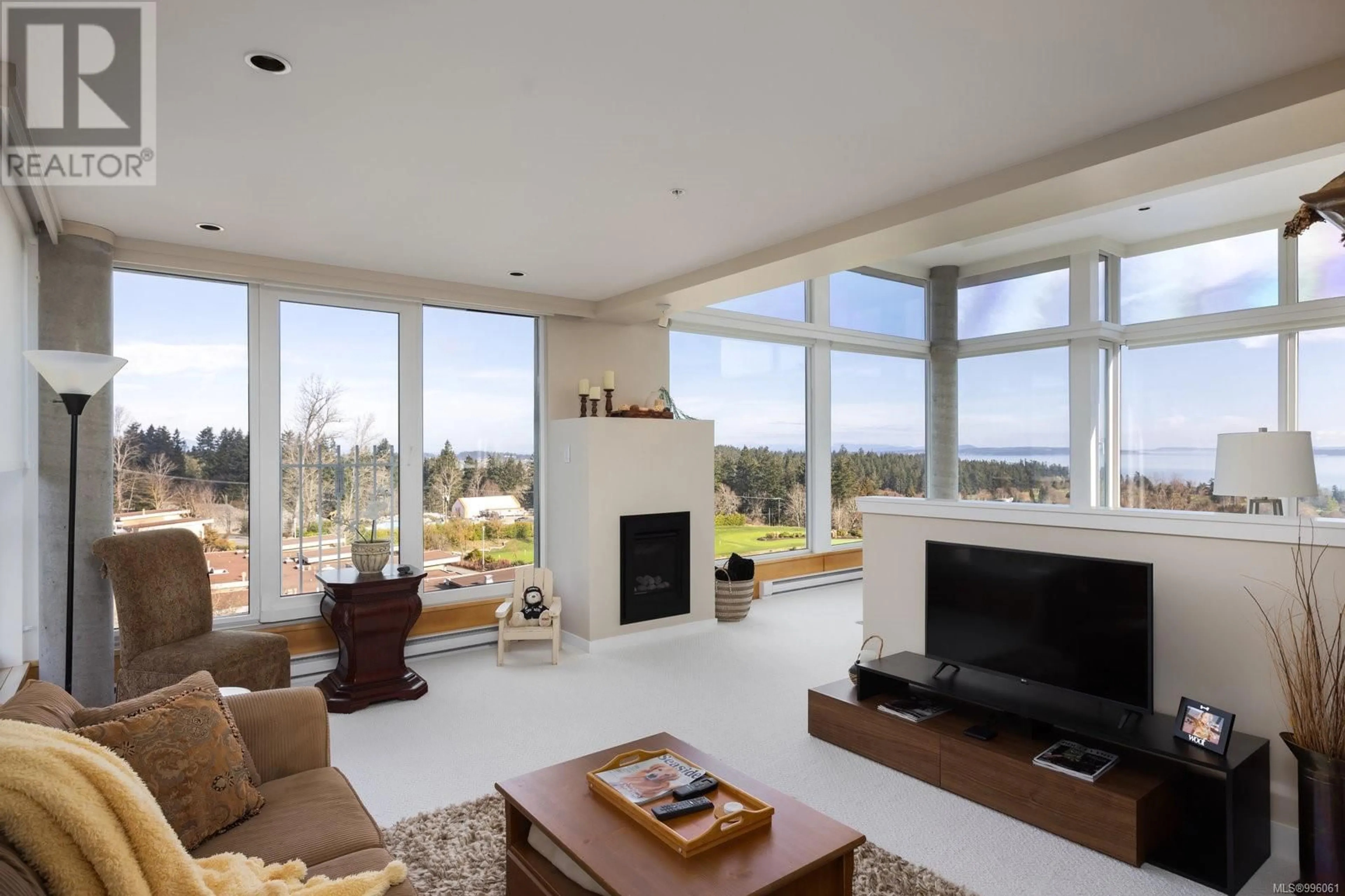 Living room with furniture, unknown for 604 - 5350 SAYWARD HILL CRESCENT, Saanich British Columbia V8Y3H9