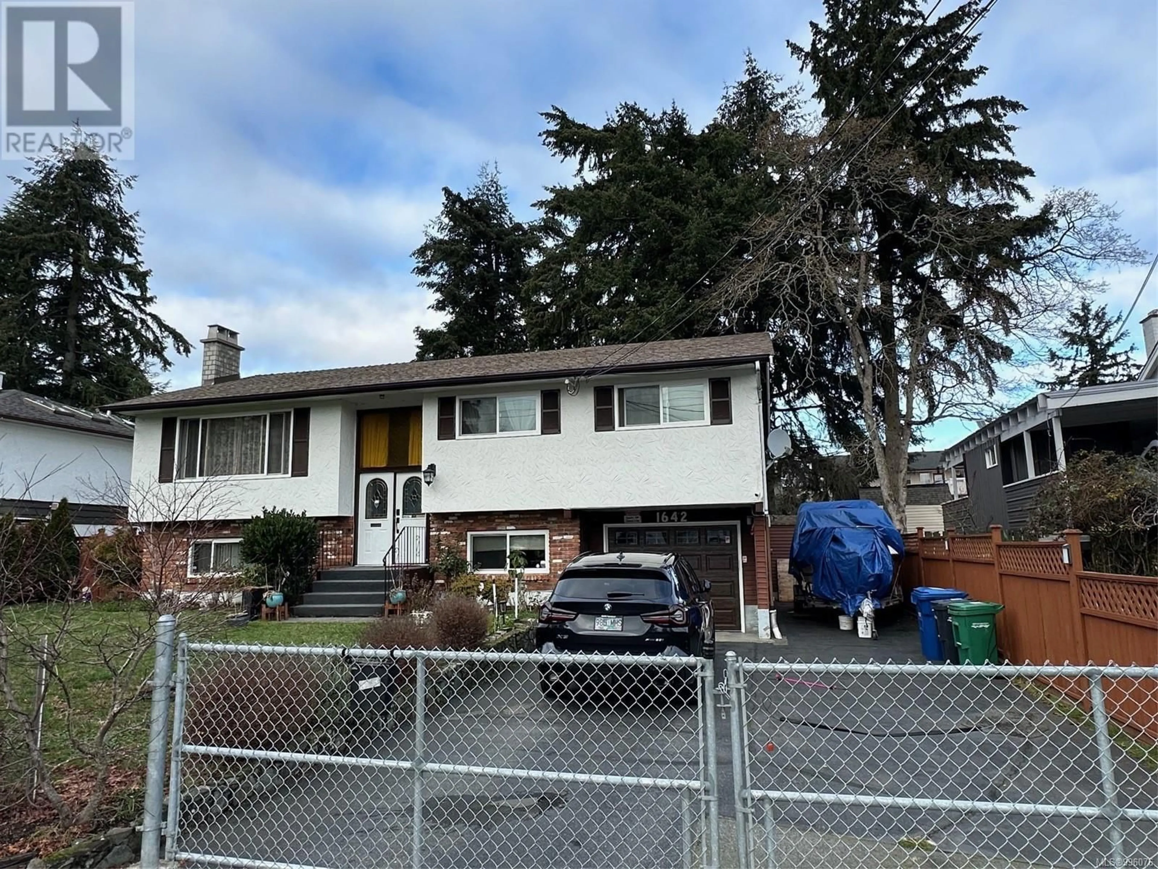 Home with vinyl exterior material, street for 1642 CRESCENT VIEW DRIVE, Nanaimo British Columbia V9S2N4