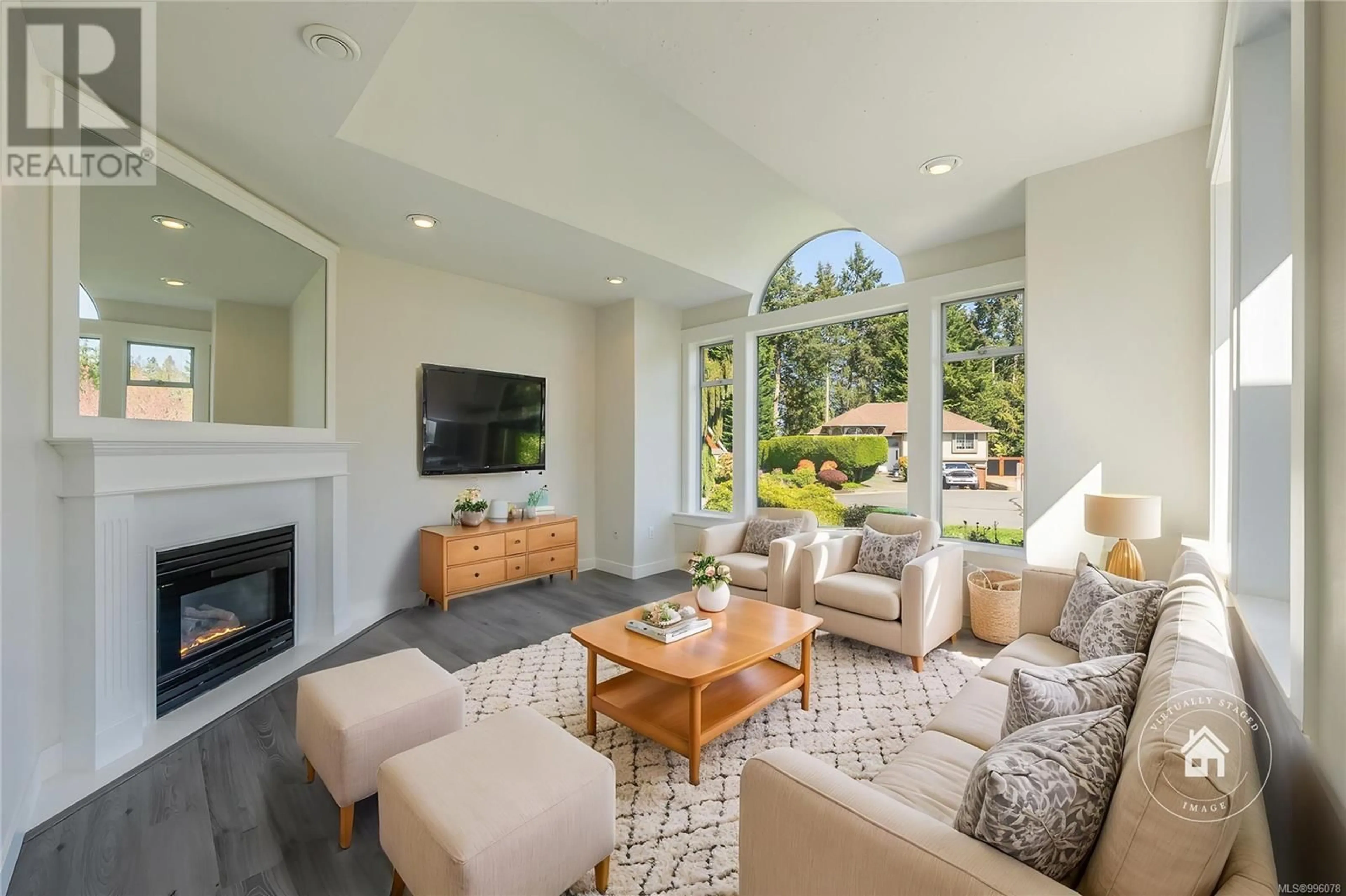 Living room with furniture, unknown for 704 SUTTON PLACE, Qualicum Beach British Columbia V9K2B9