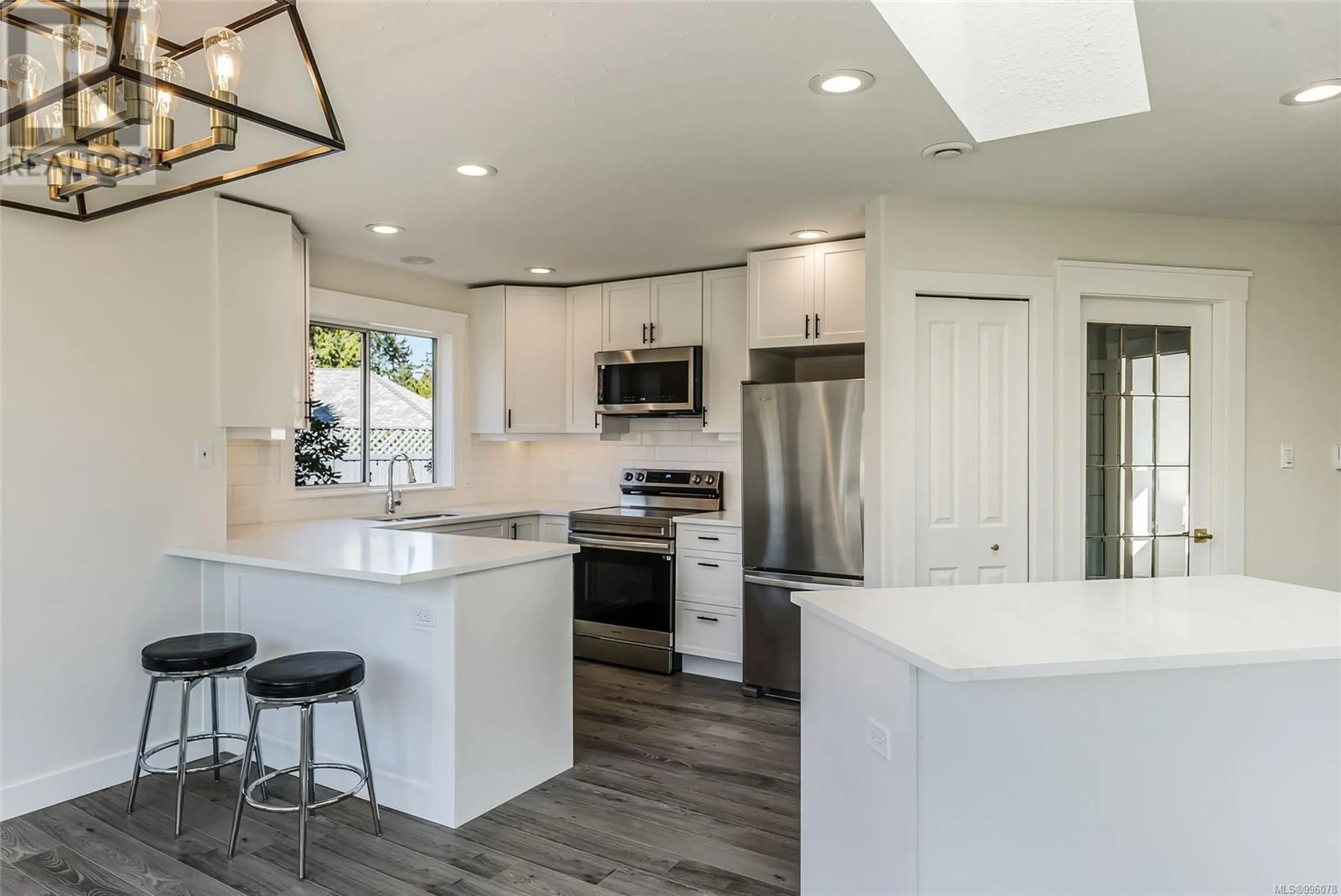 Open concept kitchen, ceramic/tile floor for 704 SUTTON PLACE, Qualicum Beach British Columbia V9K2B9