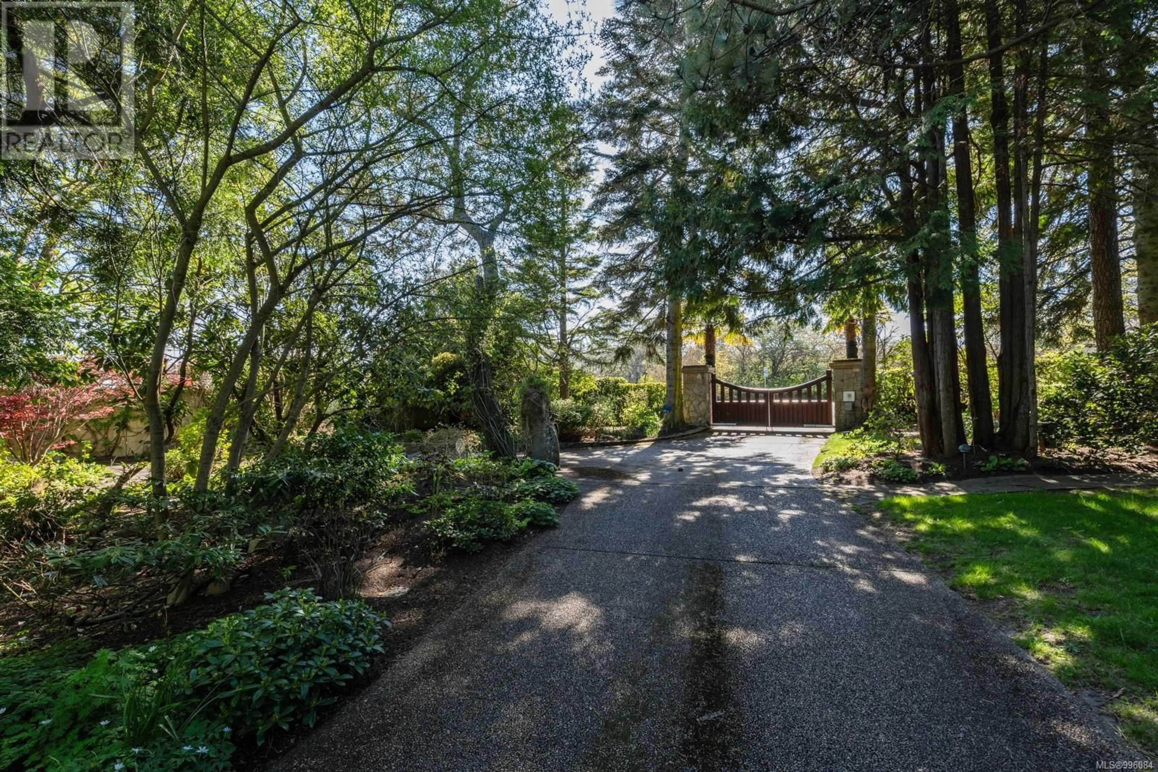 A pic from outside/outdoor area/front of a property/back of a property/a pic from drone, forest/trees view for 2975 BEACH DRIVE, Oak Bay British Columbia V8R6K9