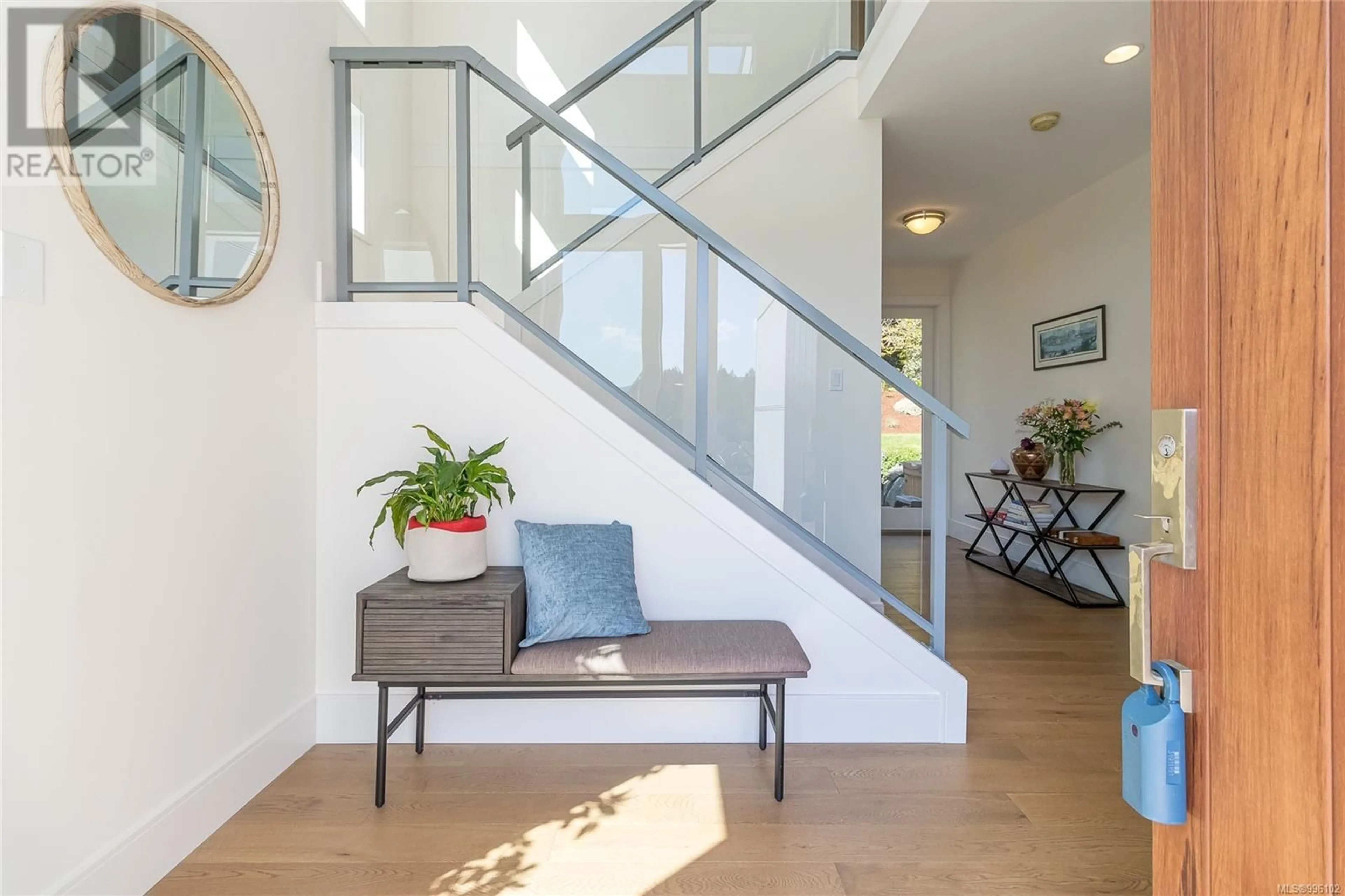 Indoor entryway for 4574 ROYAL ISLAND TERRACE, Cowichan Bay British Columbia V0R1N2