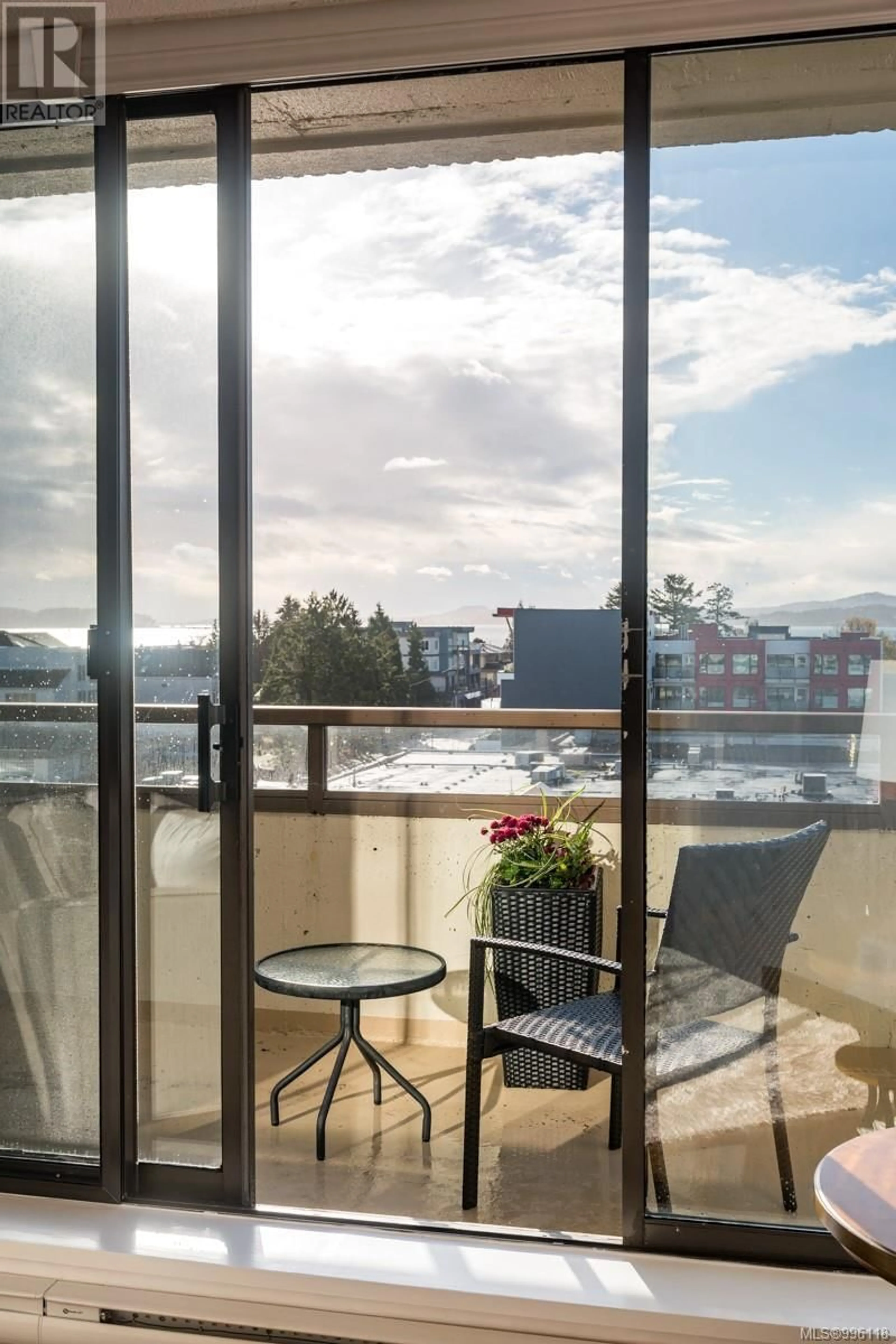 Balcony in the apartment, water/lake/river/ocean view for 508 - 9805 SECOND STREET, Sidney British Columbia V8L4T9