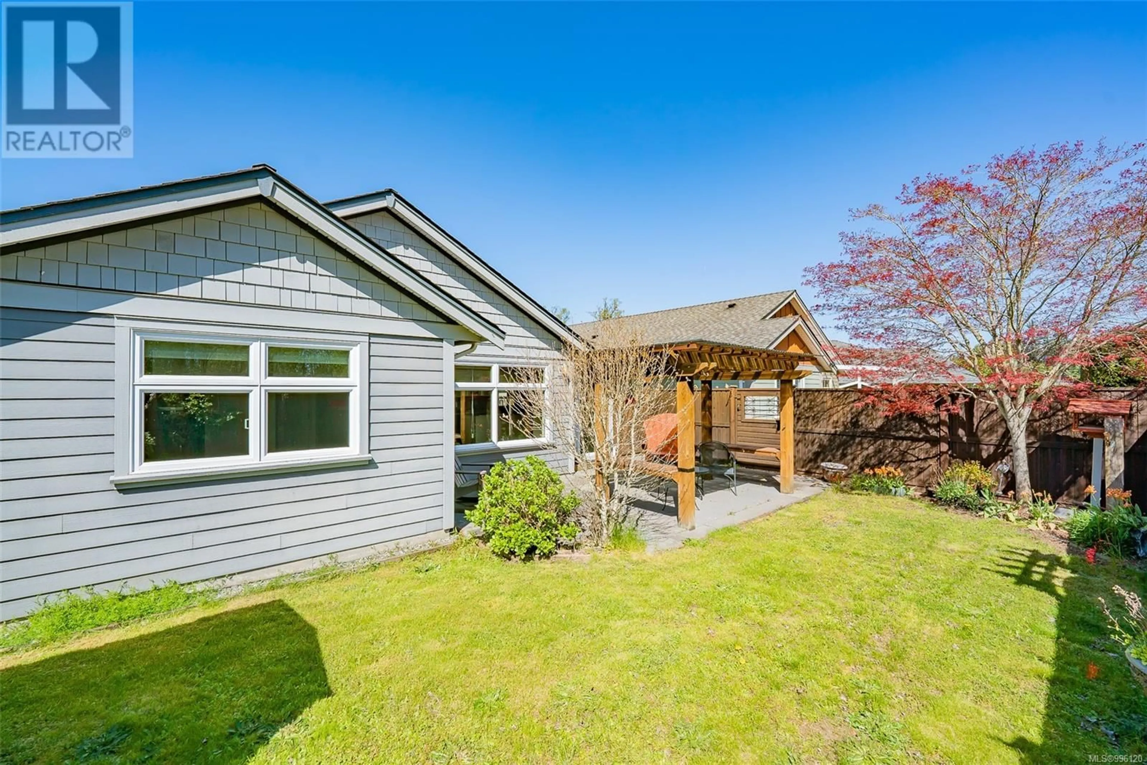 A pic from outside/outdoor area/front of a property/back of a property/a pic from drone, unknown for 428 DAY PLACE, Parksville British Columbia V9P1Z6