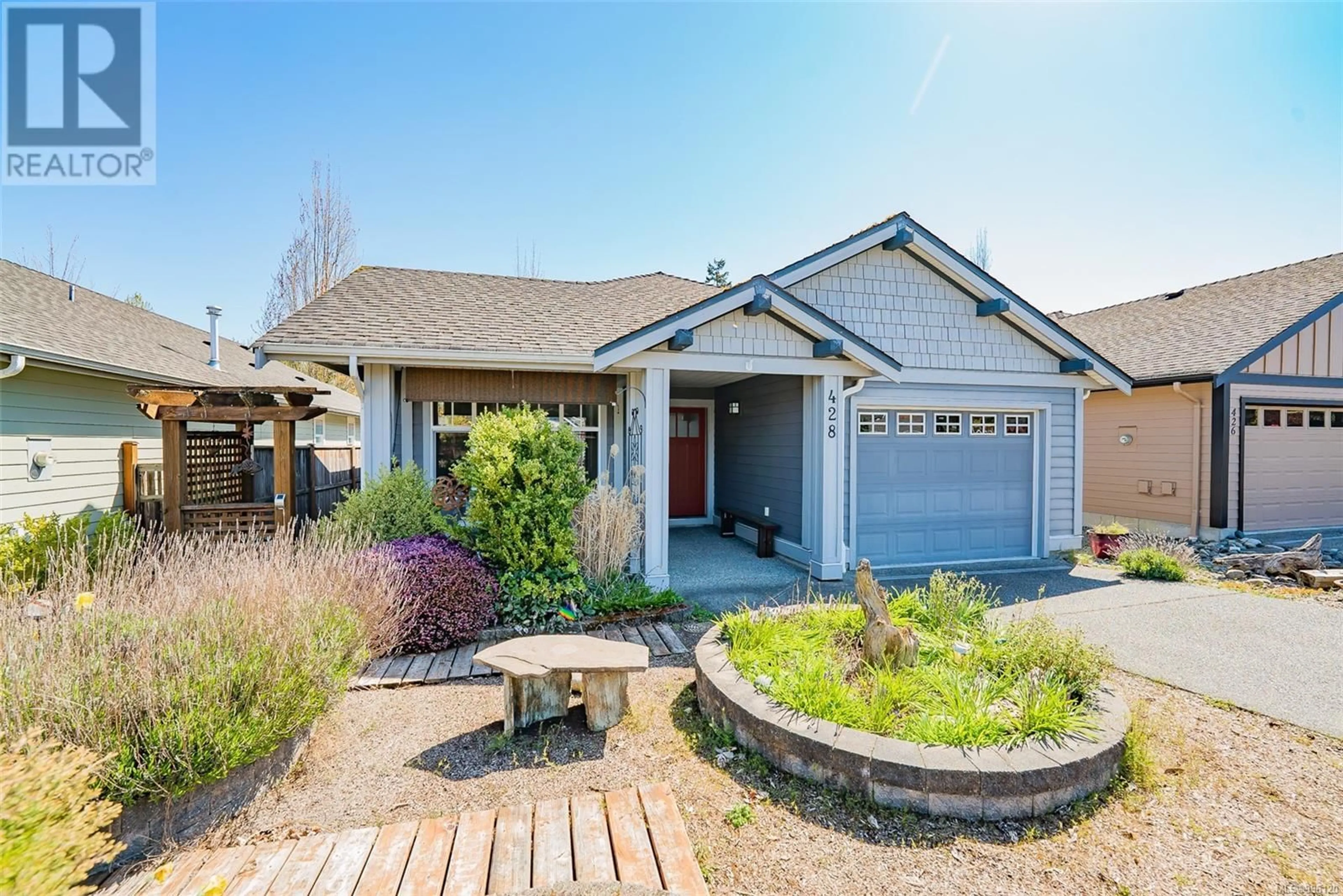 Home with vinyl exterior material, street for 428 DAY PLACE, Parksville British Columbia V9P1Z6